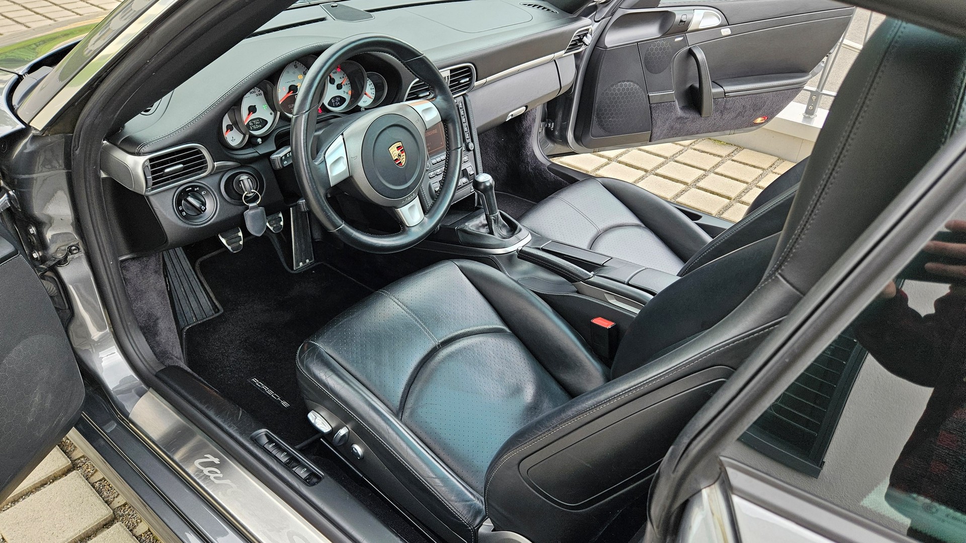 PORSCHE 911 Targa 4S-image-4