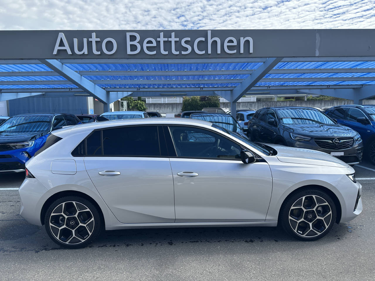 OPEL Astra 1.6 T PHEV 180 Swiss Plus-image-6