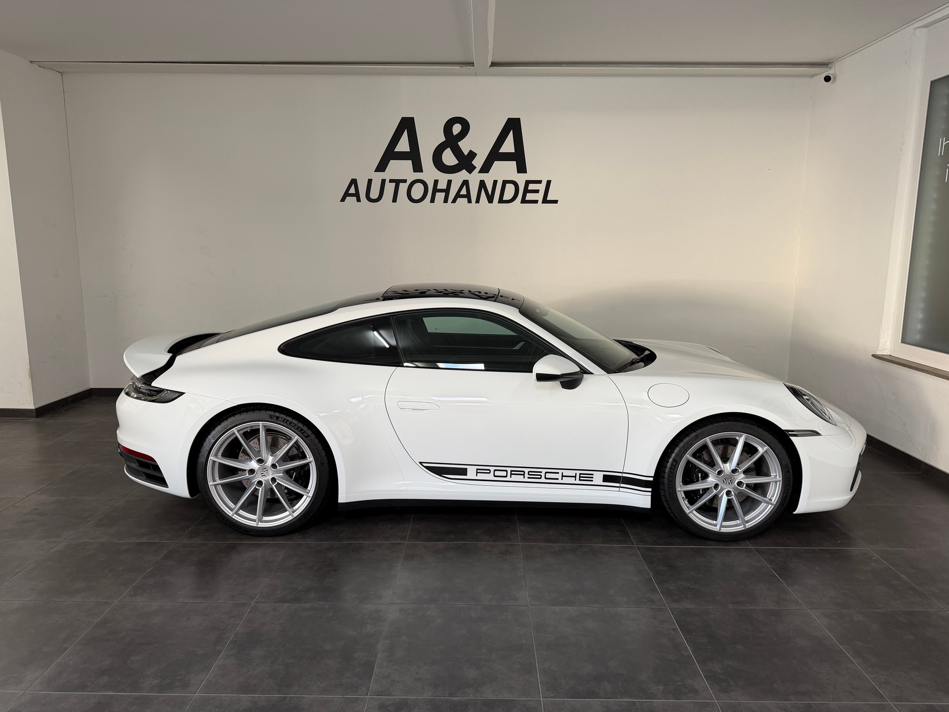 PORSCHE Carrera S-image-2