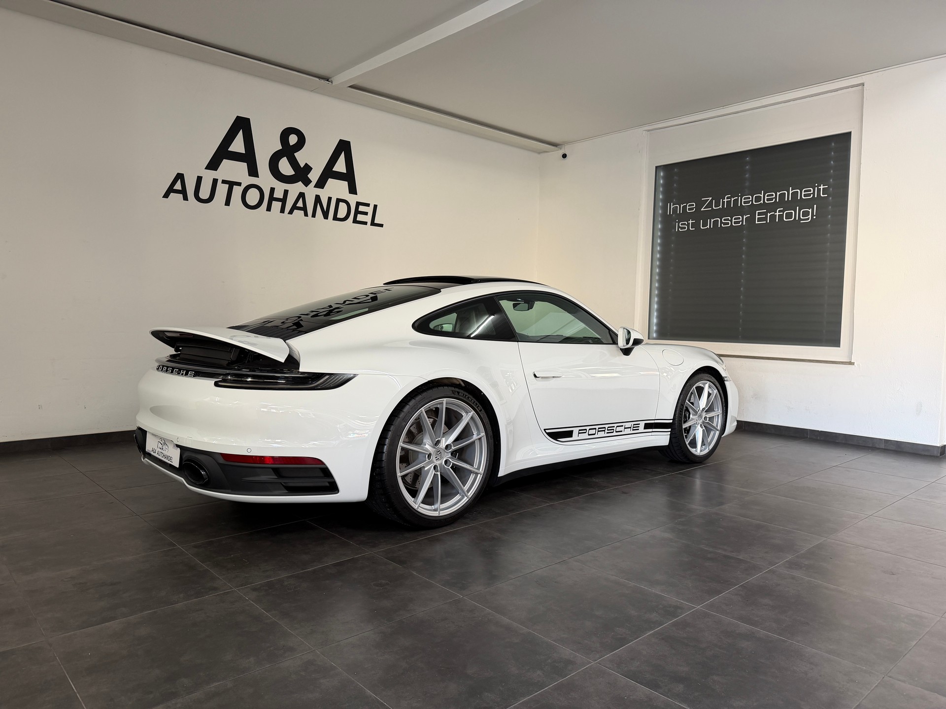 PORSCHE Carrera S-image-3