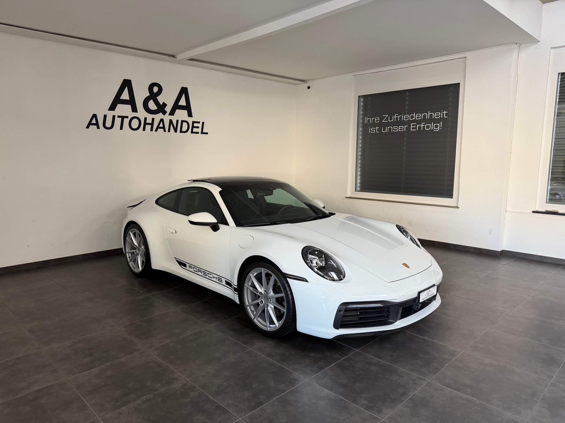 PORSCHE Carrera S-image-0