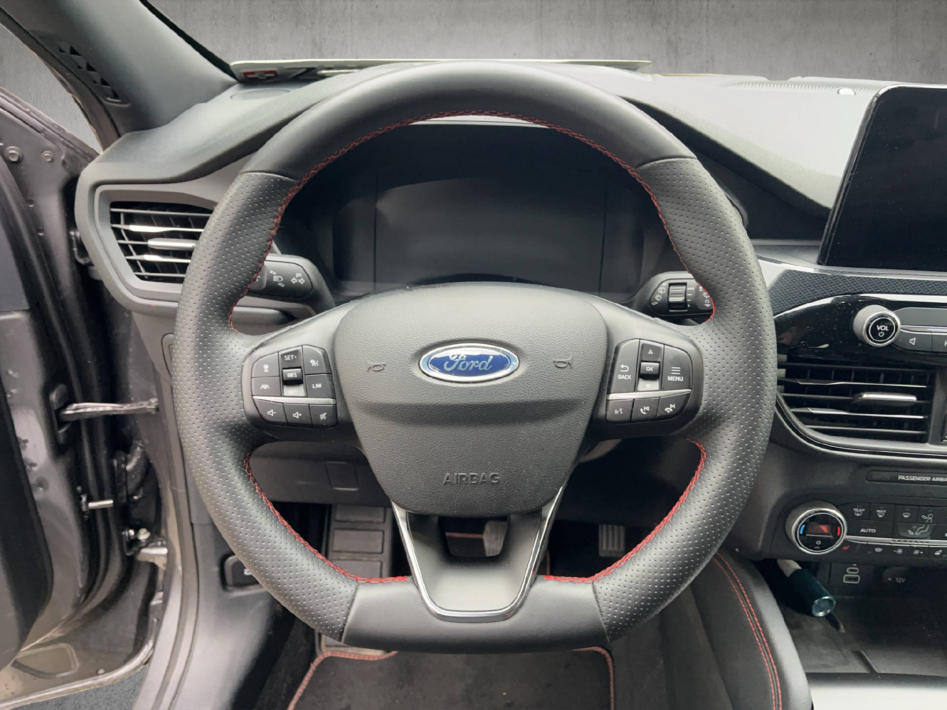 FORD Kuga 2.5 Plug-in Hybrid ST-Line X-image-29