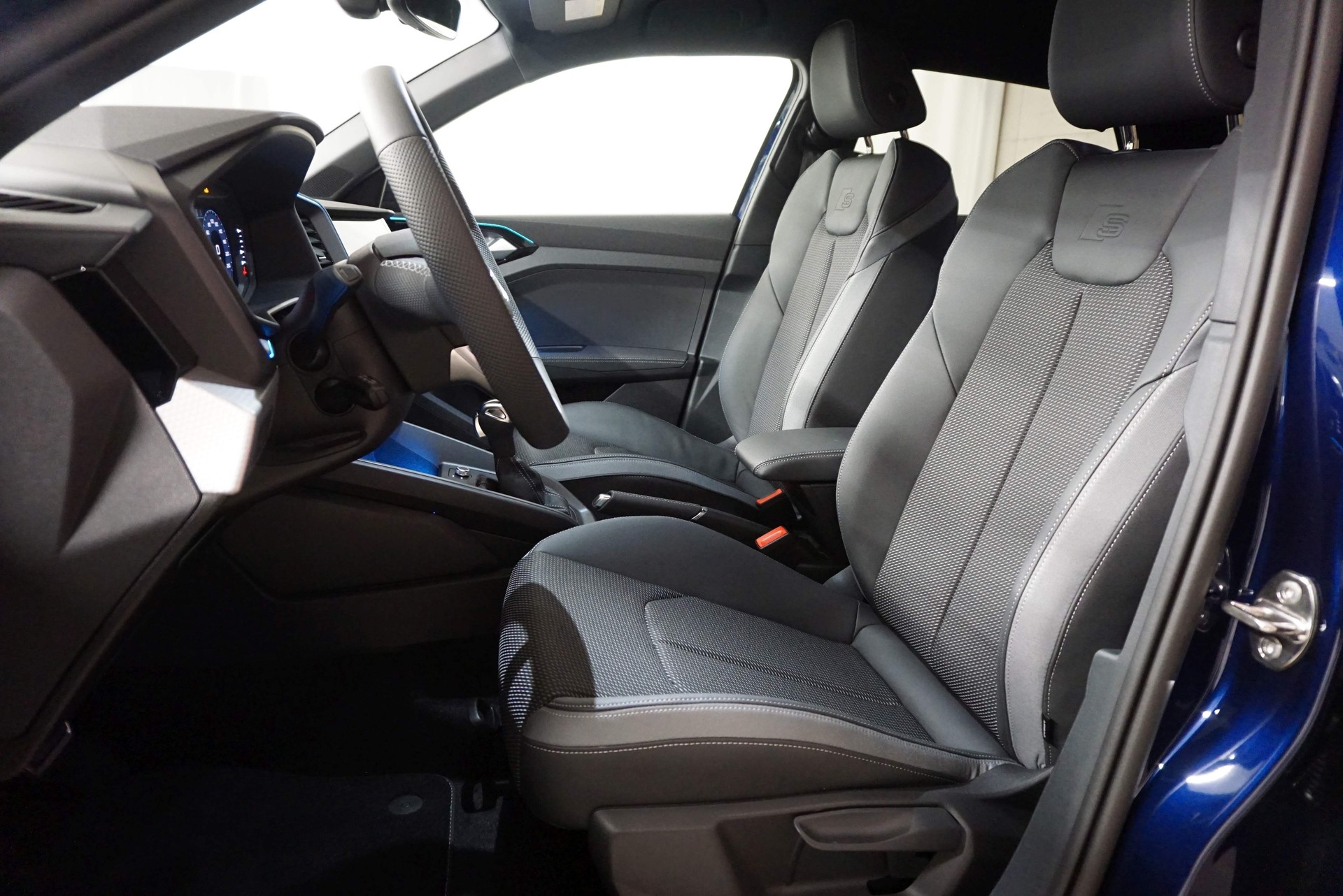 AUDI A1 Sportback 30 TFSI S Line Attraction S-tronic-image-6