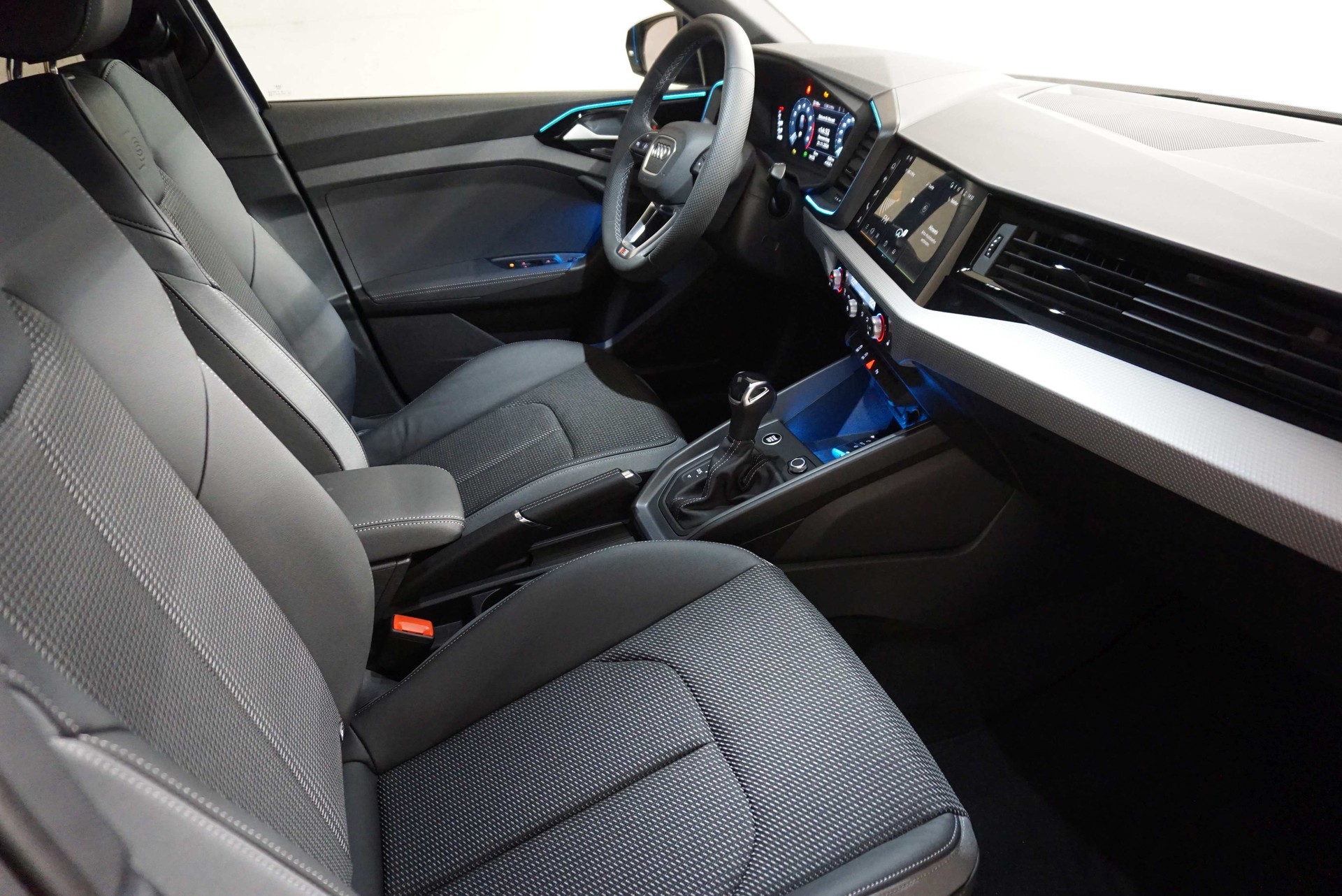 AUDI A1 Sportback 30 TFSI S Line Attraction S-tronic-image-8