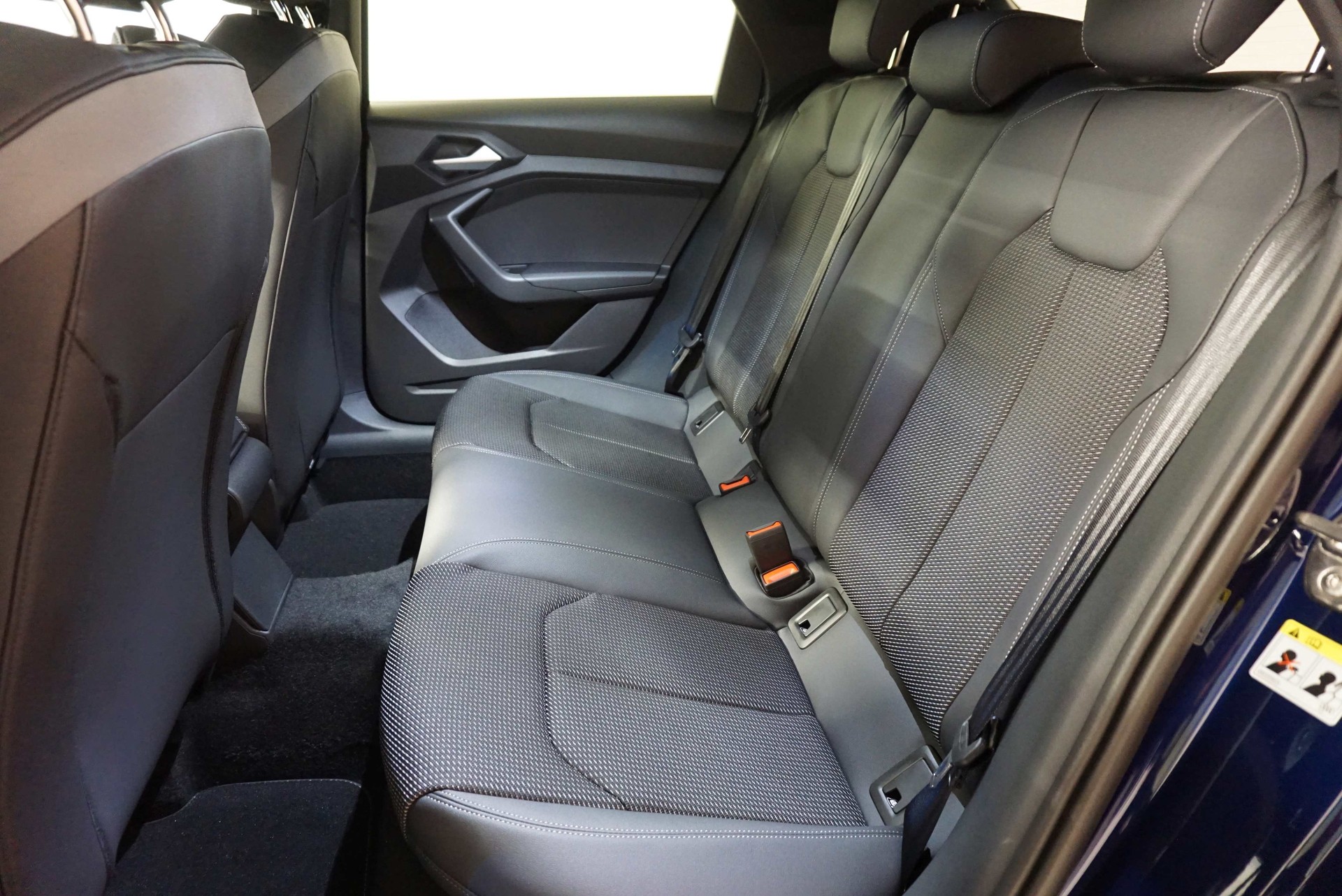 AUDI A1 Sportback 30 TFSI S Line Attraction S-tronic-image-9