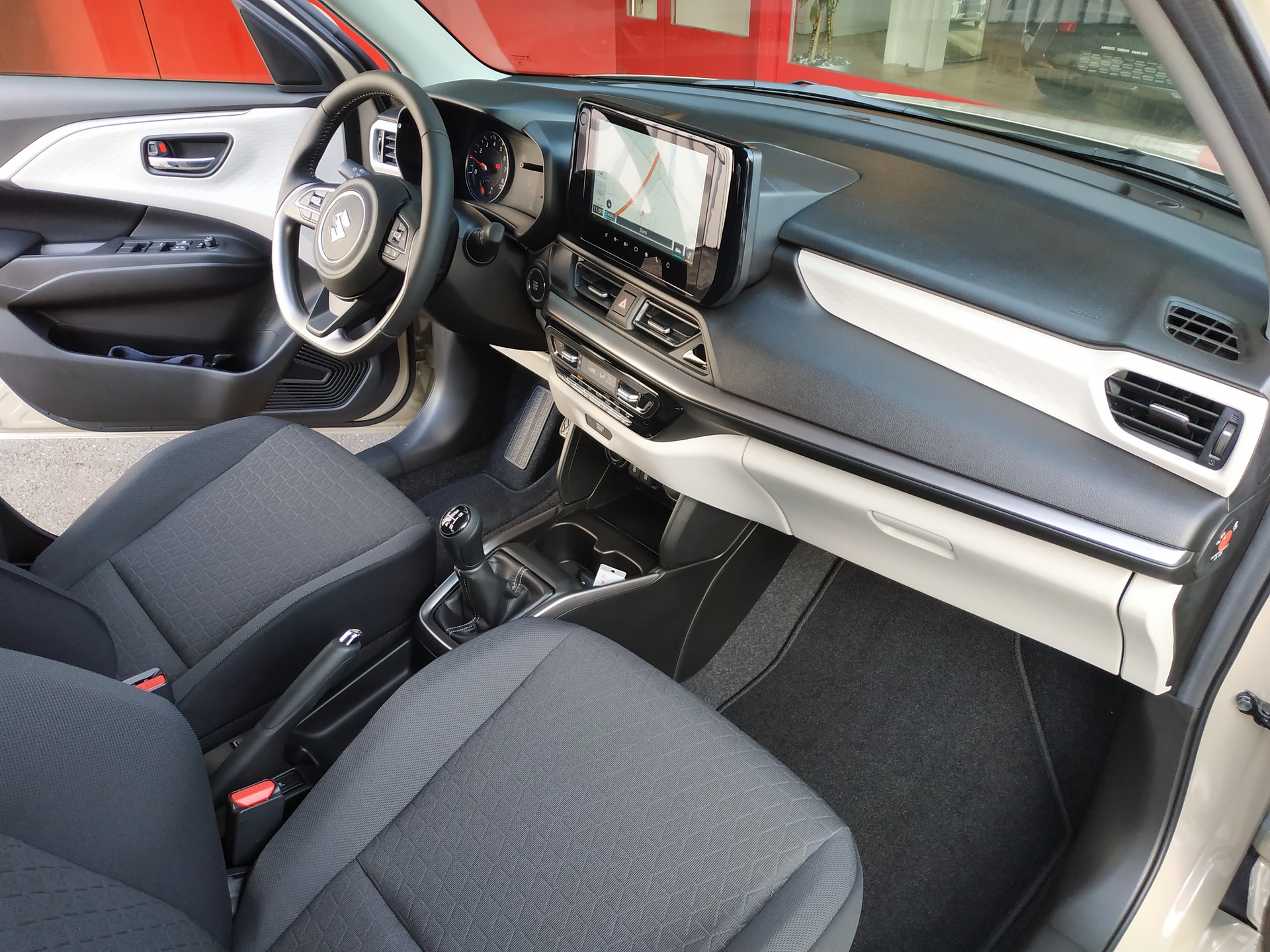 SUZUKI Swift 1.2 Compact Top Hybrid 4x4-image-12