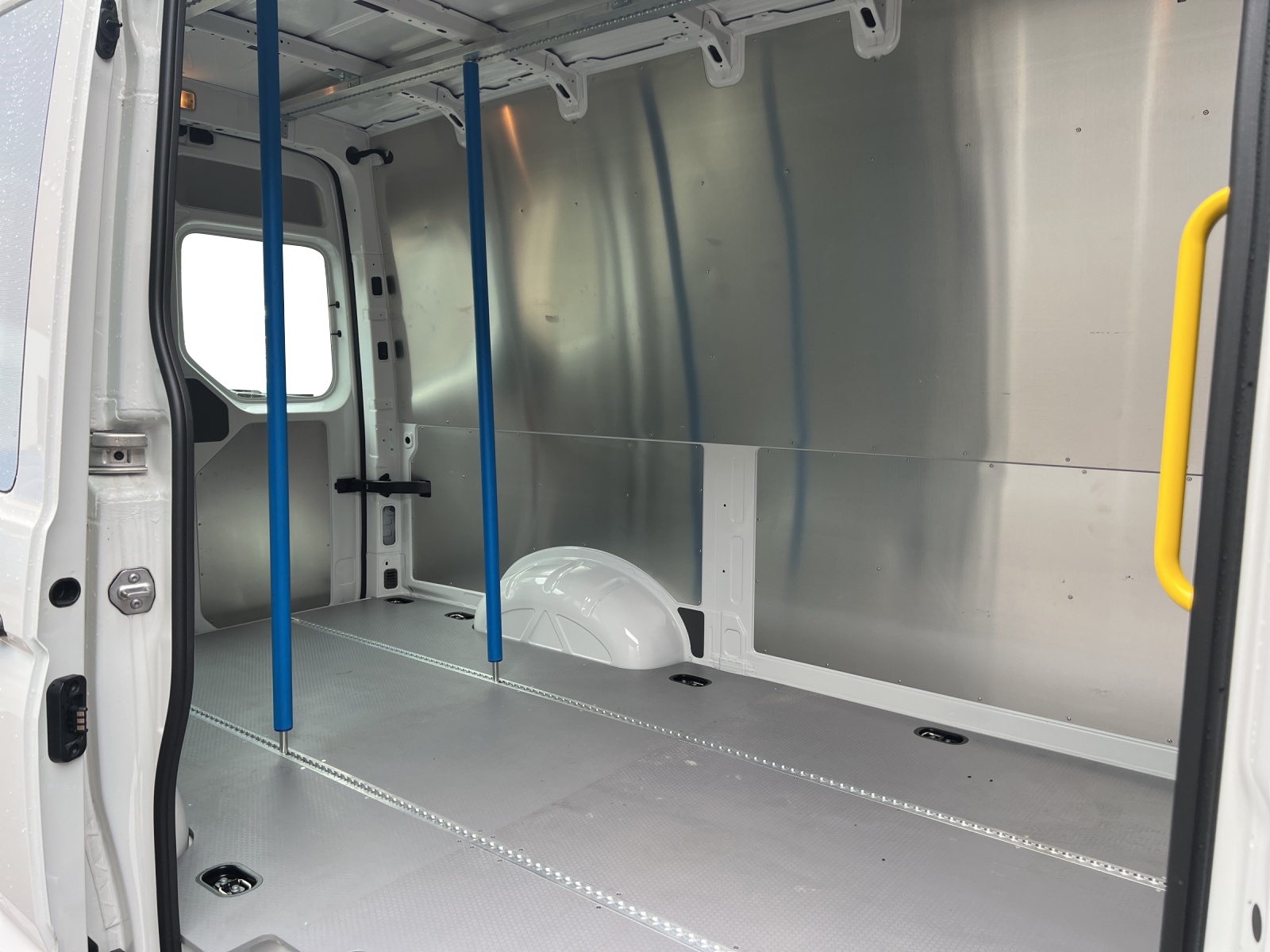 VW Crafter 35 2.0 TDI Entry L3 4Motion-image-10
