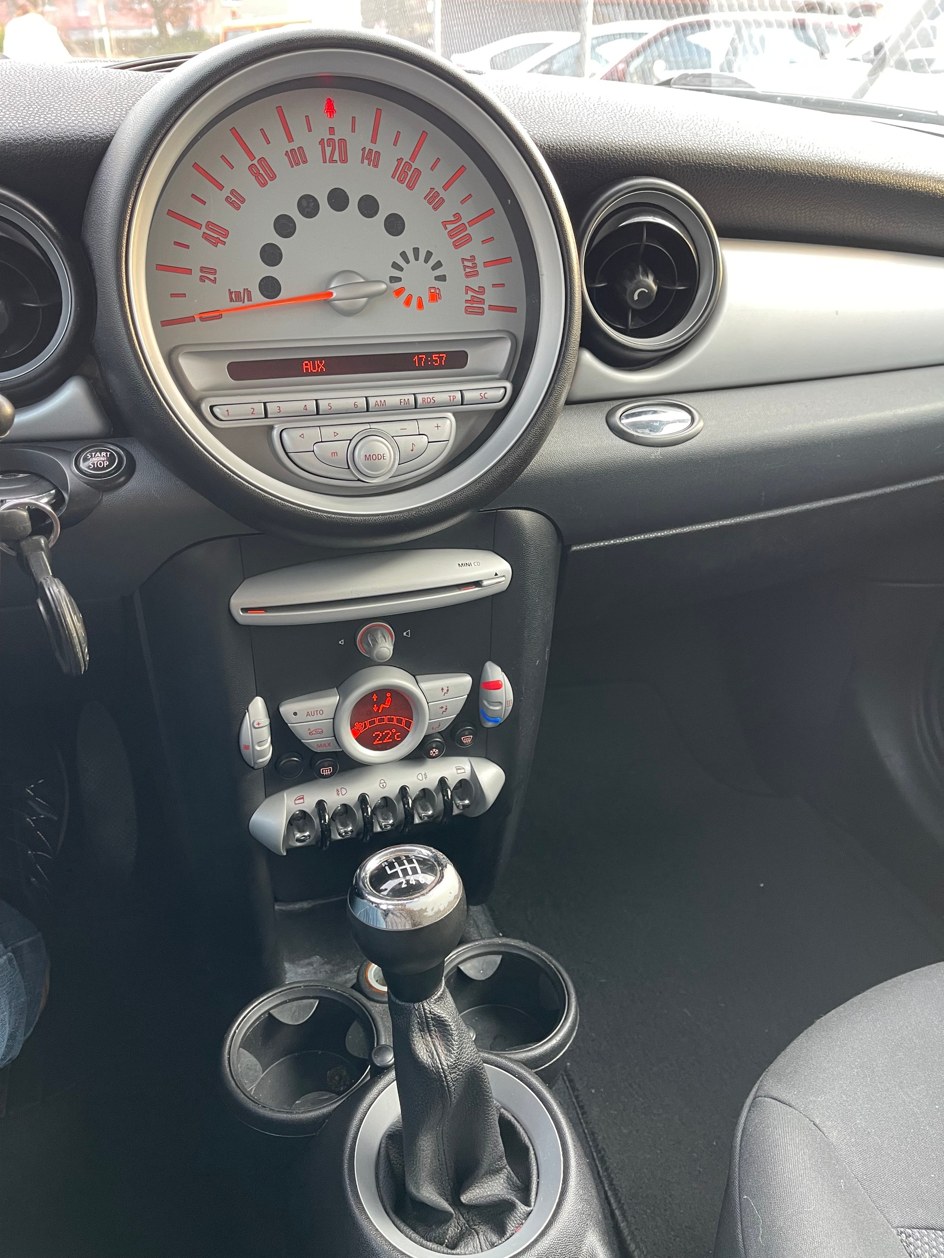 MINI Mini Clubman Cooper-image-8