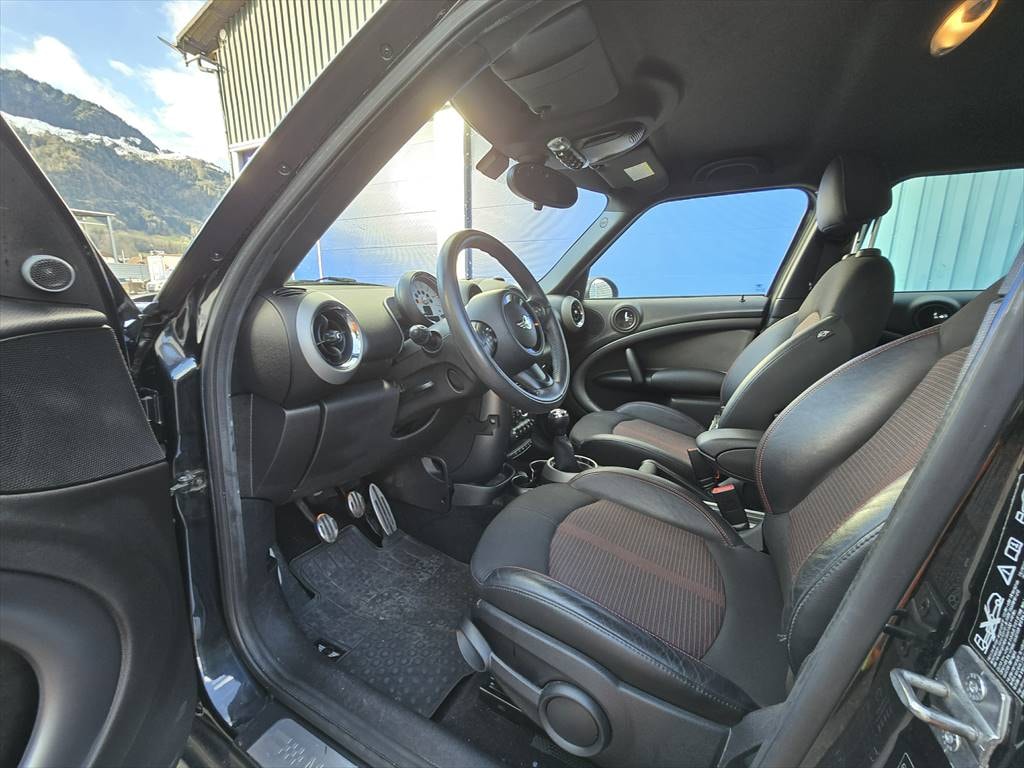 MINI Countryman Cooper SD ALL4-image-8
