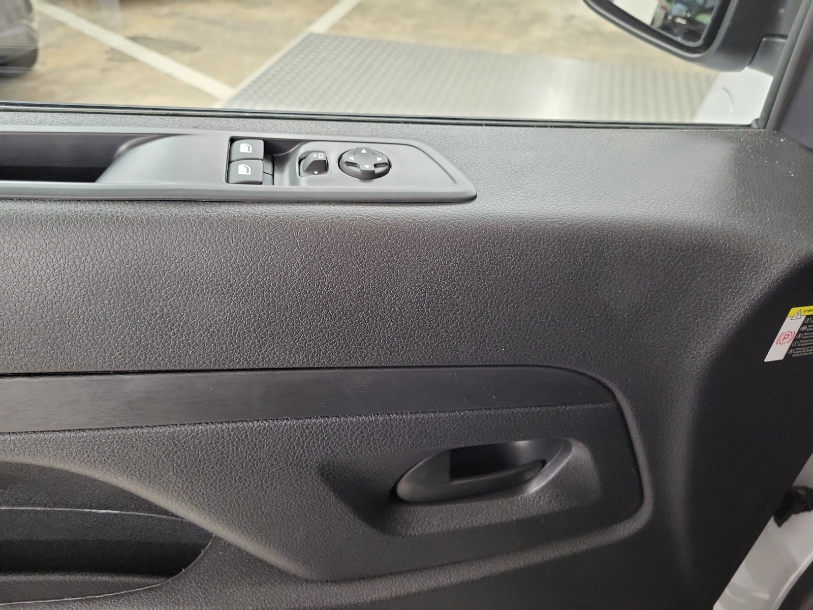 FIAT E-Scudo Kaw. L2 verglast 50 kWh Business Swiss Edition-image-13