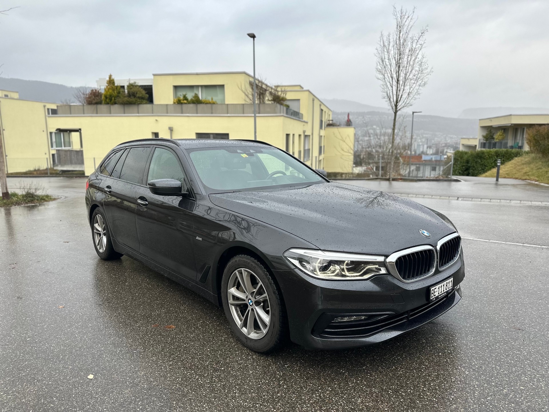 BMW 530d xDrive Touring Steptronic-image-0