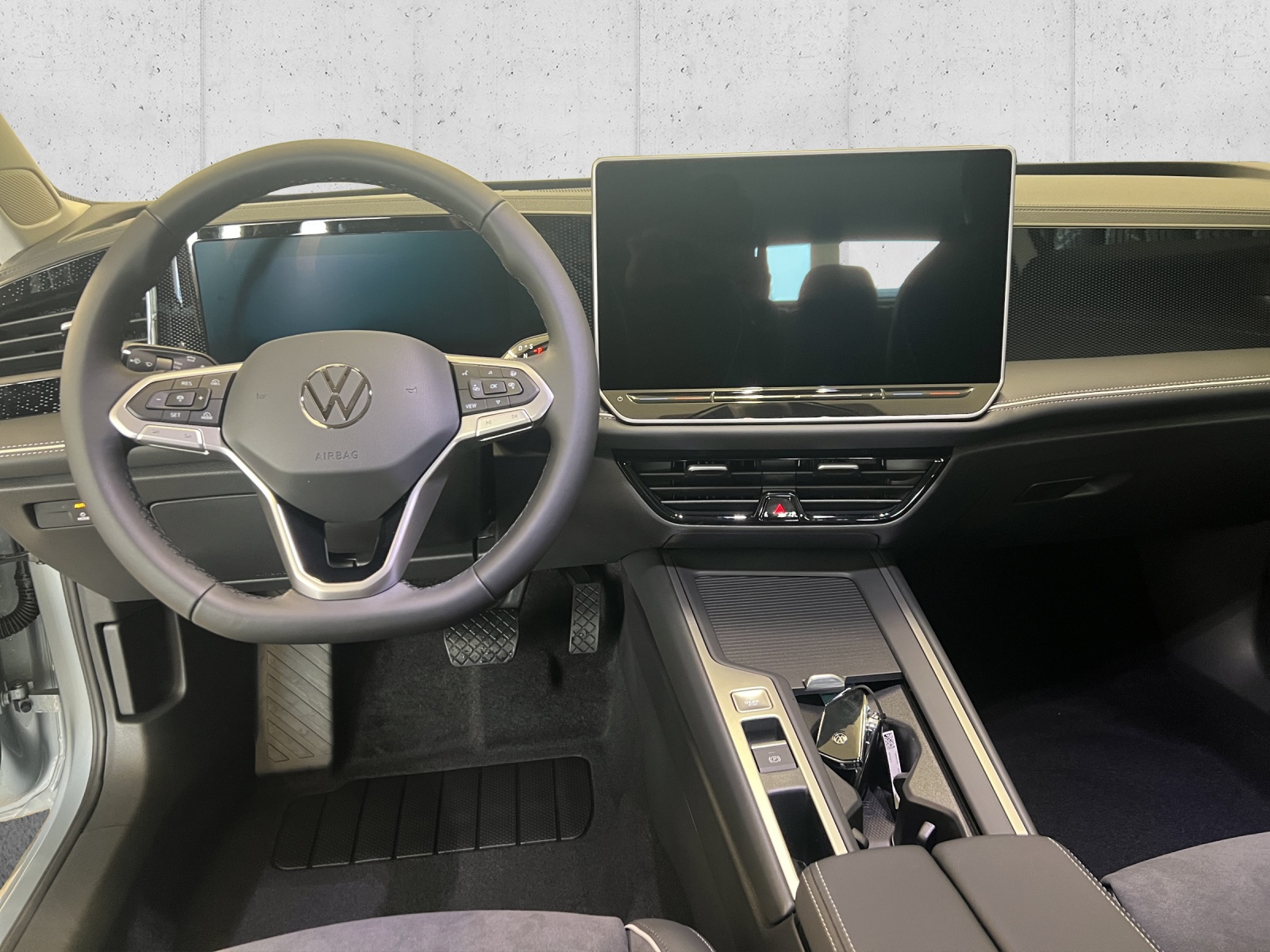 VW Passat Variant 1.5 eTSI evo2 Business DSG-image-13
