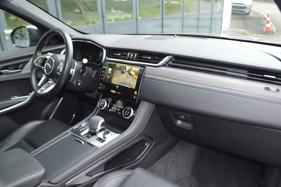 JAGUAR F-Pace 2.0 D200 R-Dynamic MHEV Black AWD I Anhängerkupplung-image-7