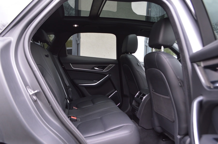 JAGUAR F-Pace 2.0 D200 R-Dynamic MHEV Black AWD I Anhängerkupplung-image-8