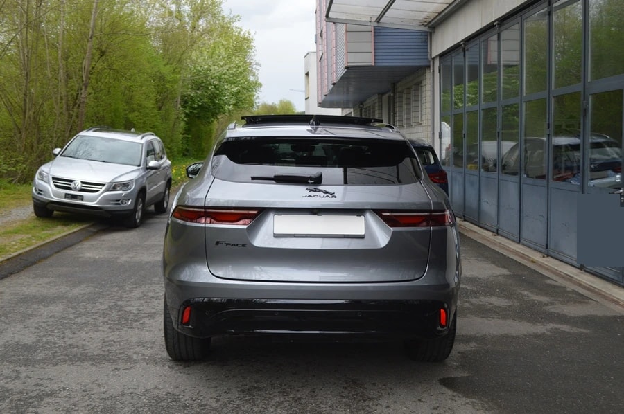 JAGUAR F-Pace 2.0 D200 R-Dynamic MHEV Black AWD I Anhängerkupplung-image-11