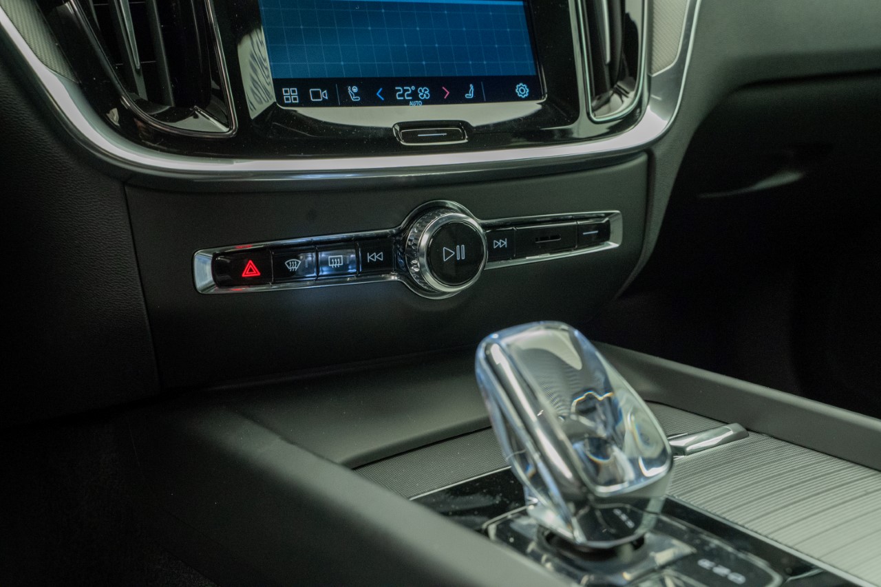 VOLVO V60 2.0 B4 Ultimate Dark-image-3