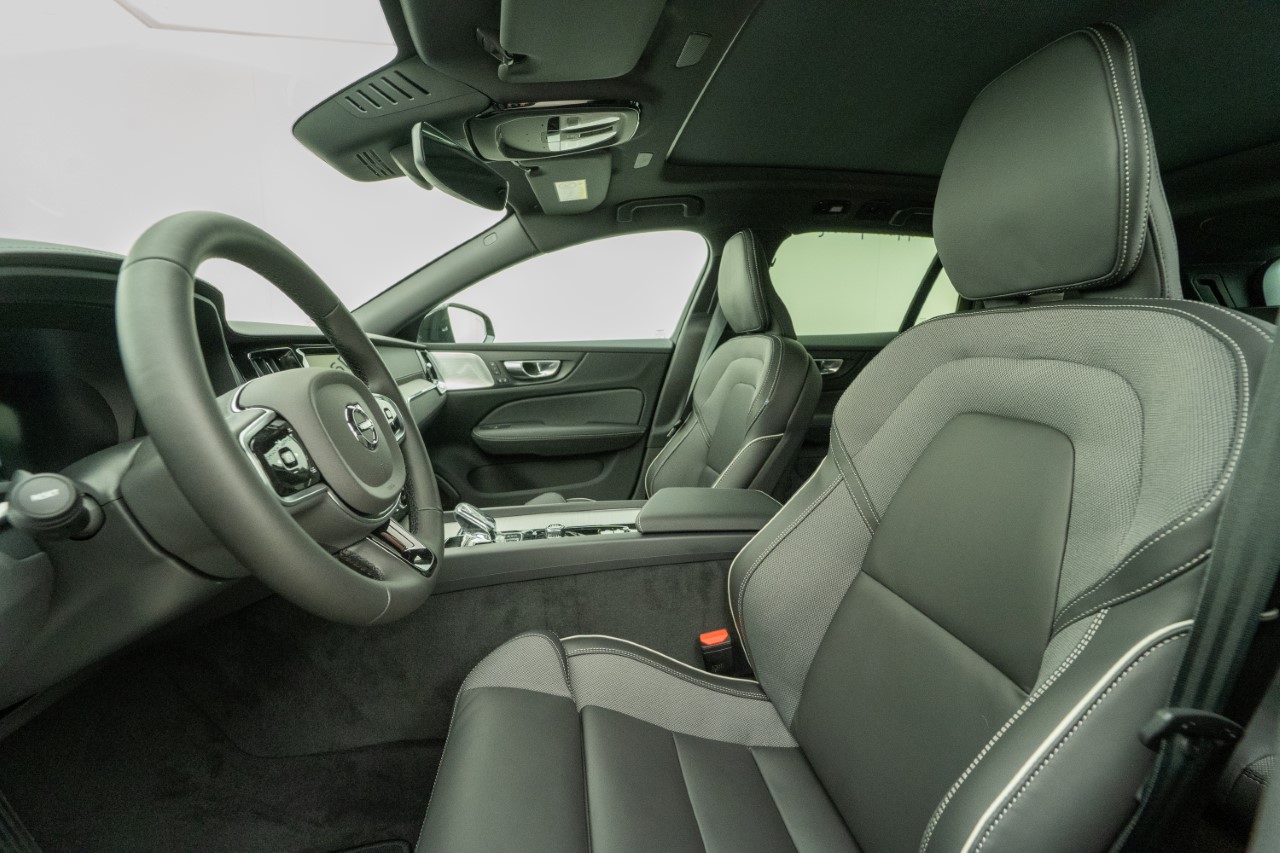 VOLVO V60 2.0 B4 Ultimate Dark-image-13