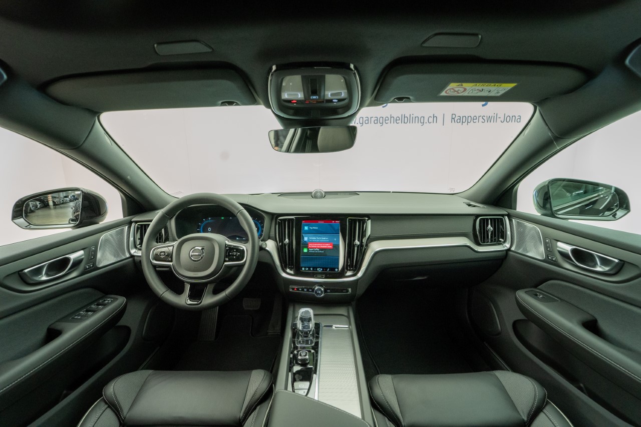 VOLVO V60 2.0 B4 Ultimate Dark-image-11