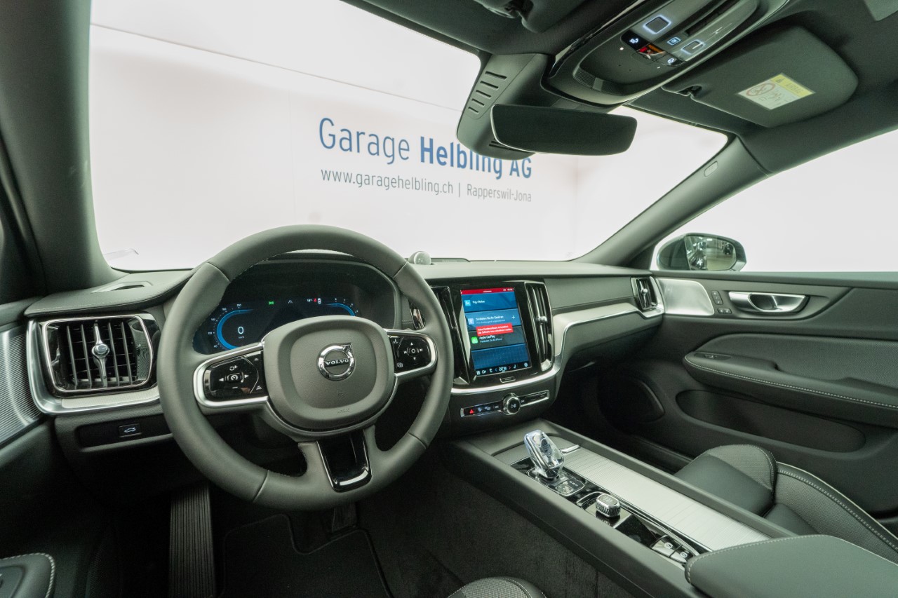 VOLVO V60 2.0 B4 Ultimate Dark-image-12