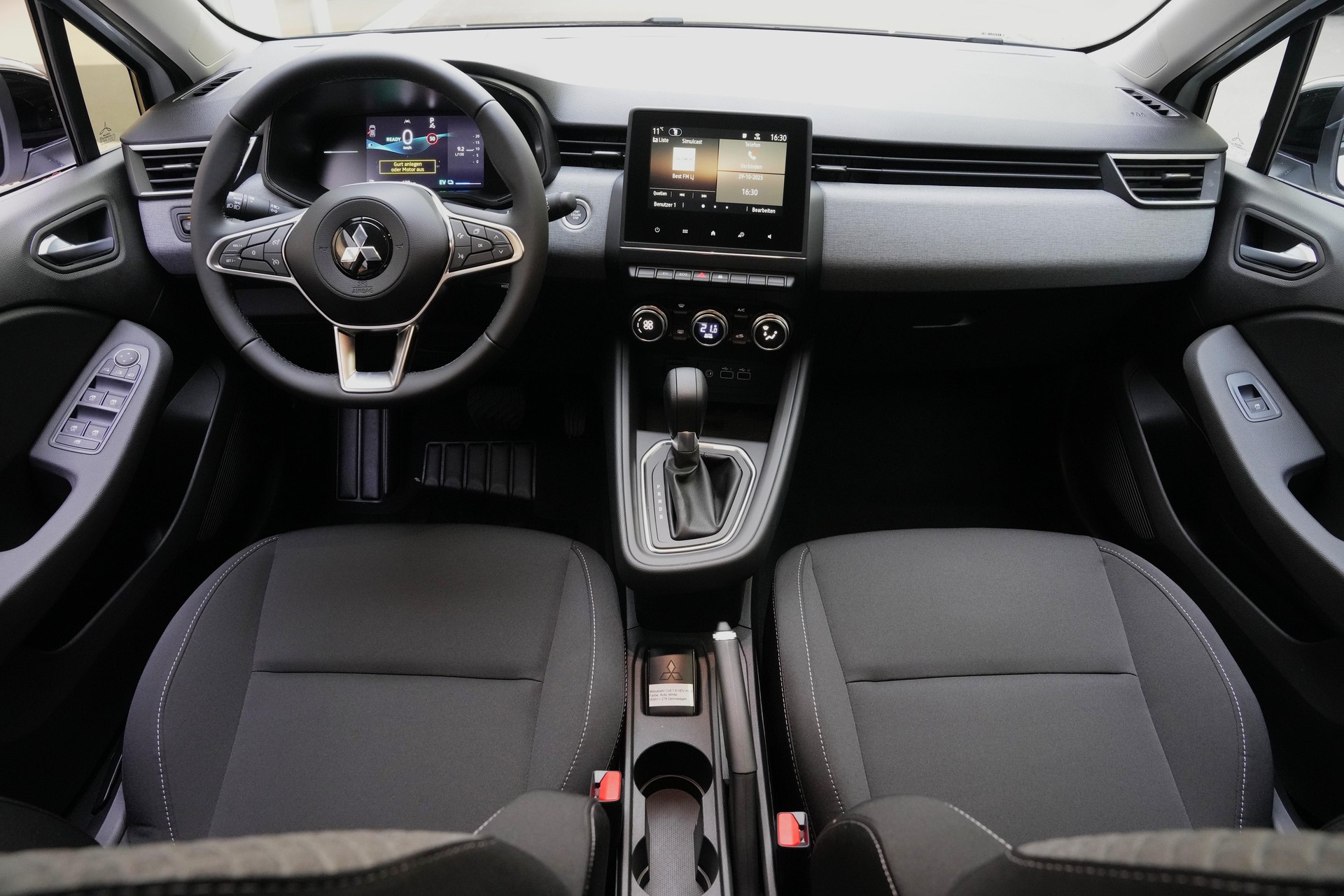 MITSUBISHI Colt 1.6 HEV Invite-image-9