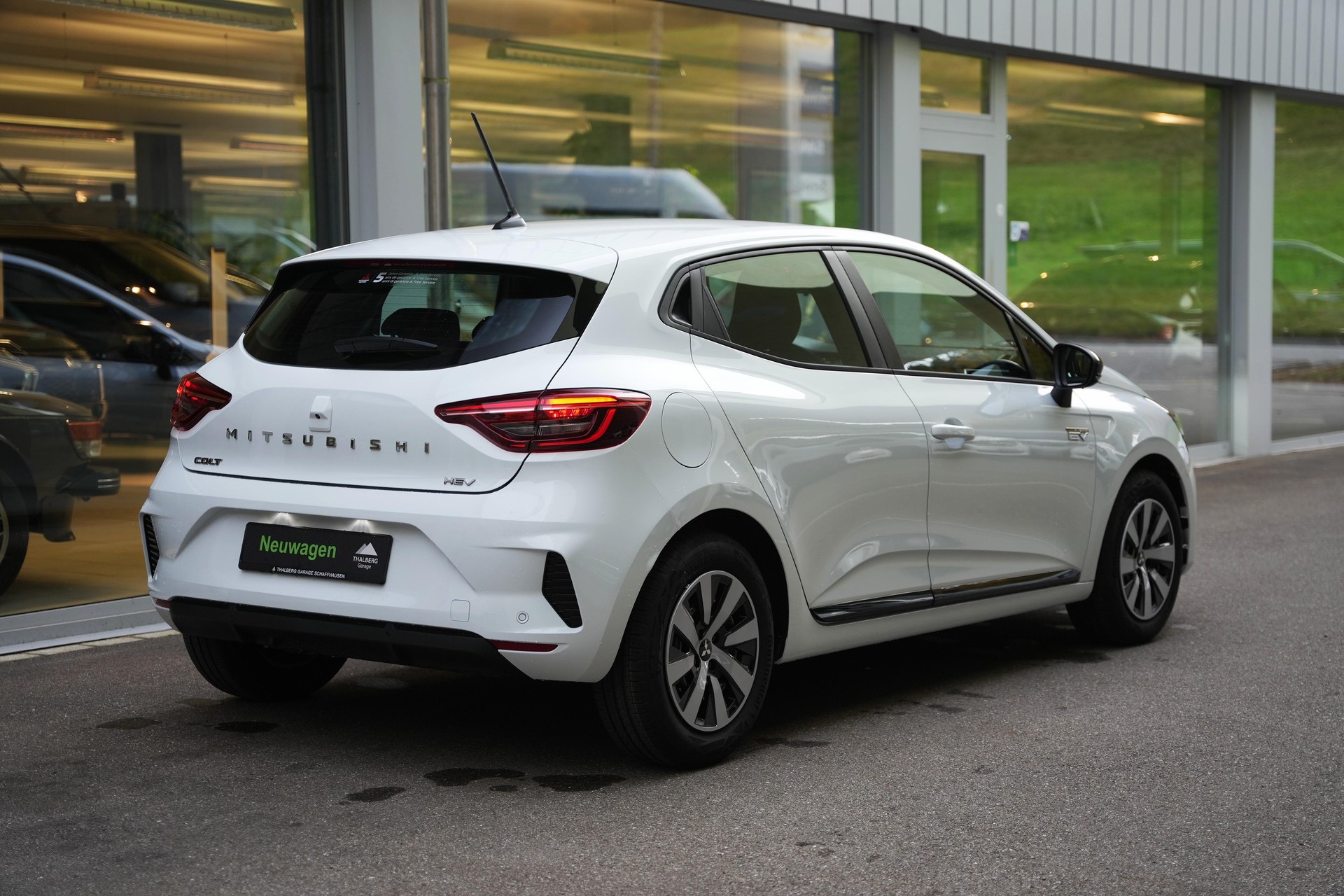 MITSUBISHI Colt 1.6 HEV Invite-image-3