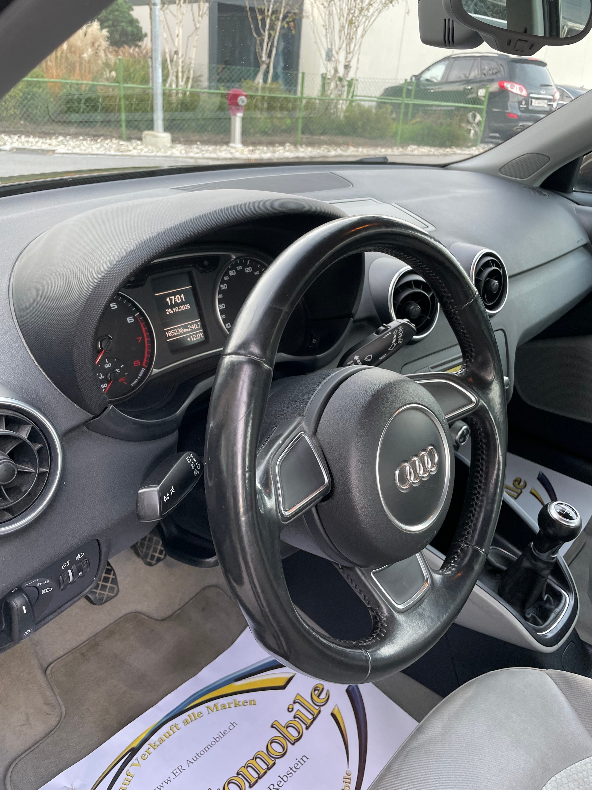 AUDI A1 1.4 TFSI Attraction-image-9
