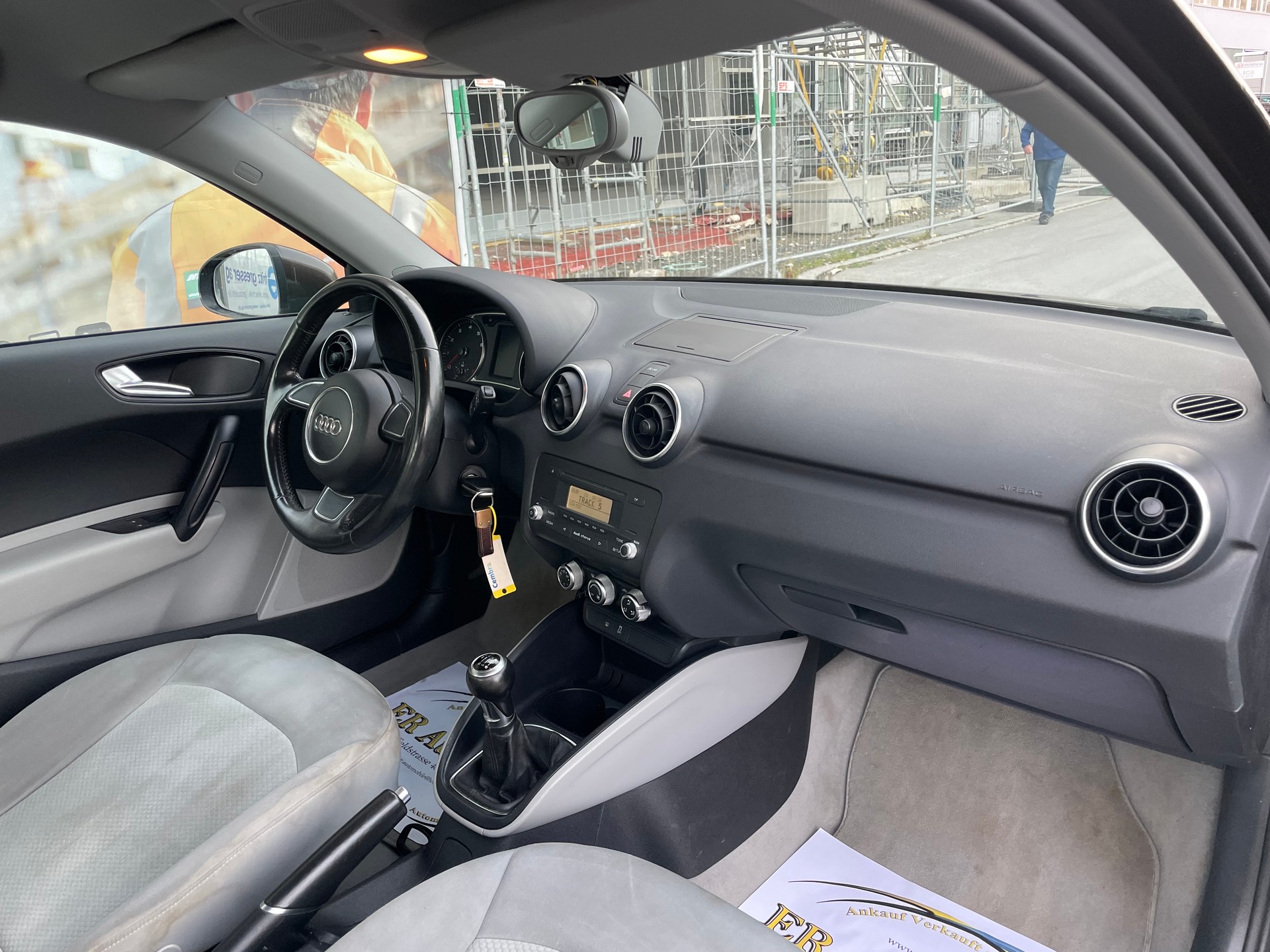 AUDI A1 1.4 TFSI Attraction-image-10