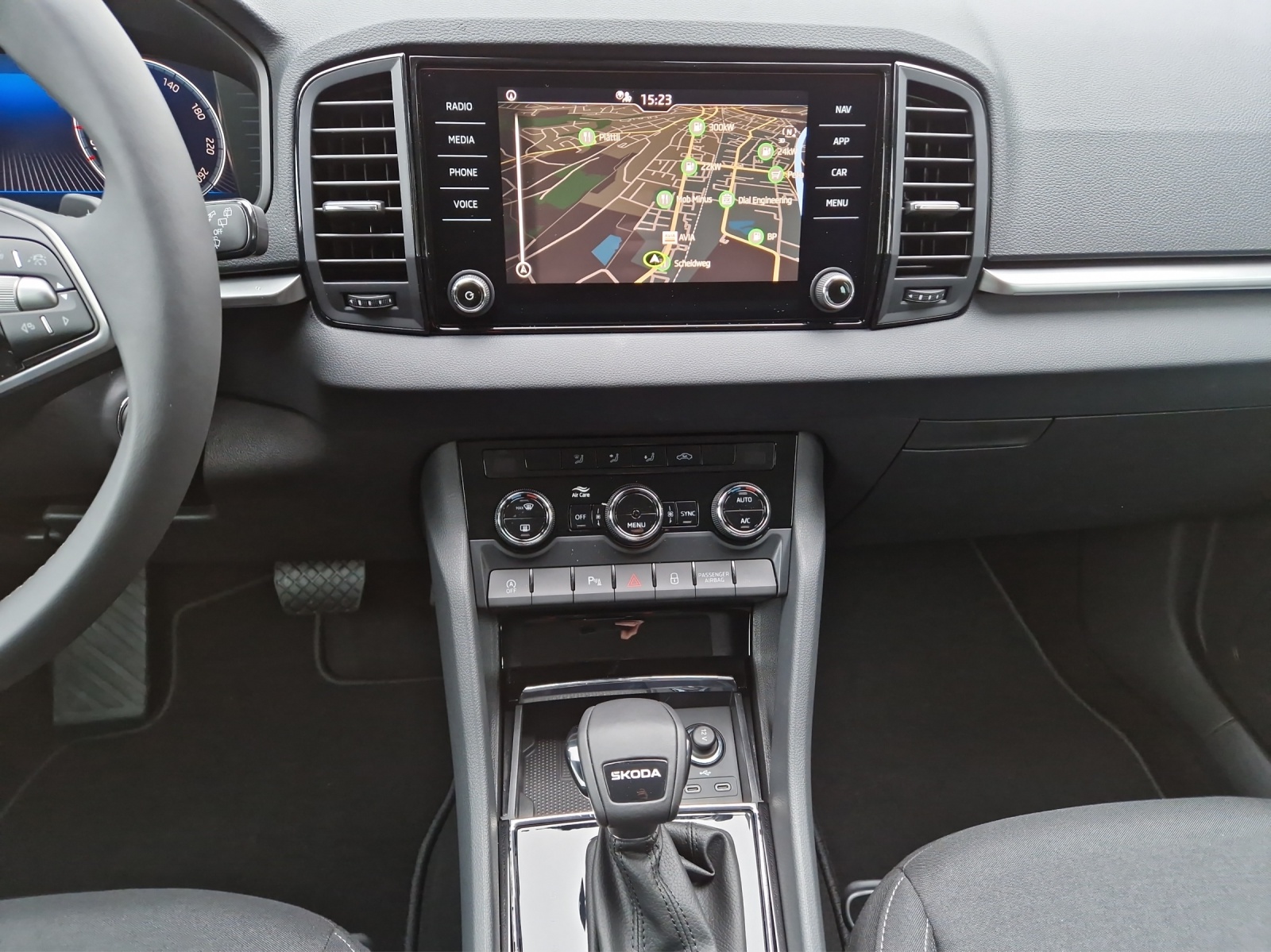 SKODA Karoq 1.5 TSI Selection DSG-image-10