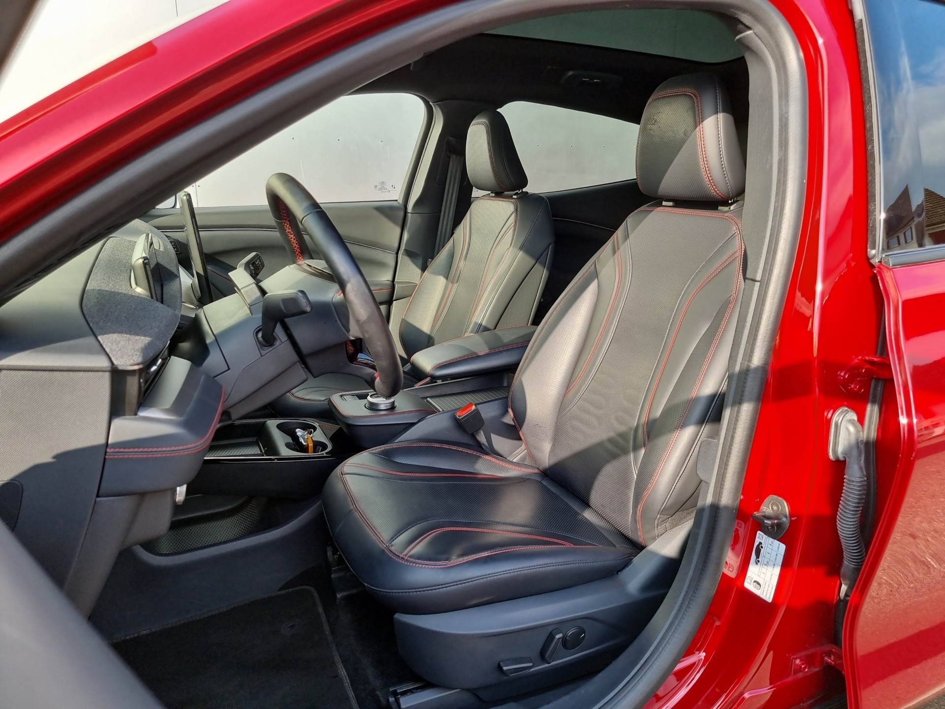 FORD Mustang Mach-E Extended First Edition AWD-image-11