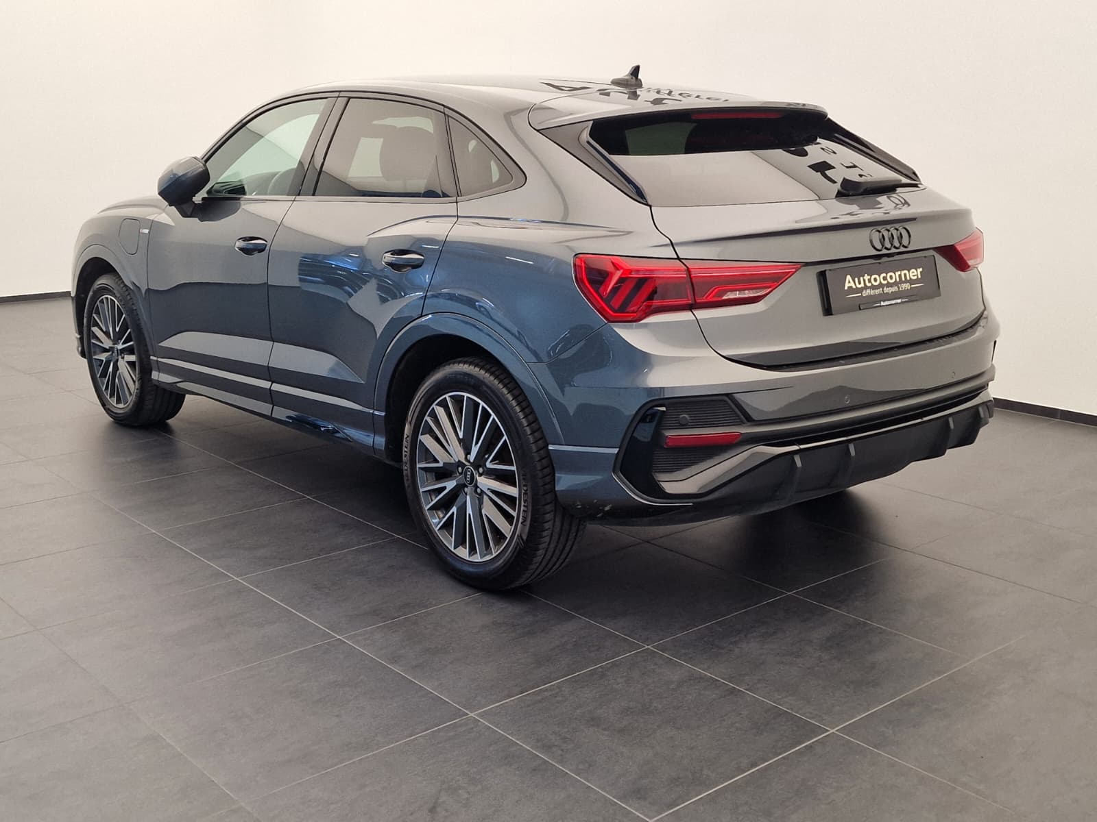 AUDI Q3 Sportback 45 TFSI e S line S-tronic-image-8