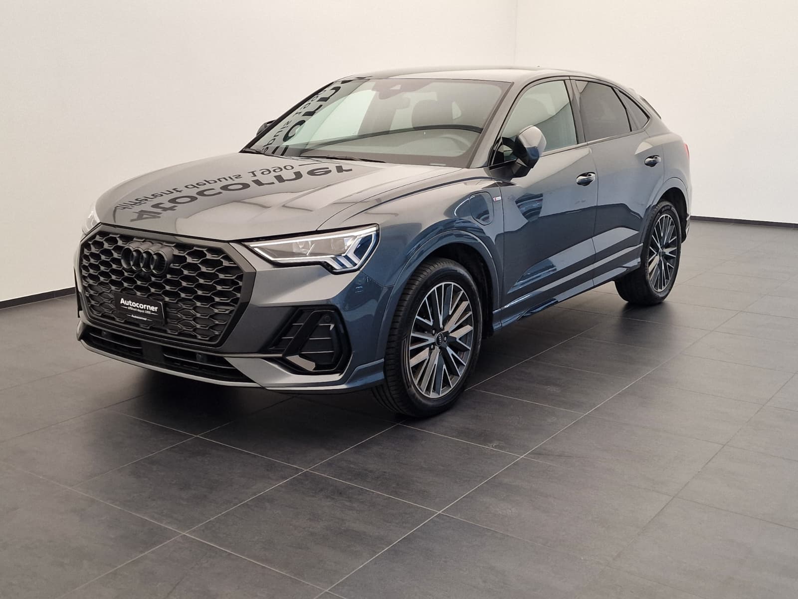 AUDI Q3 Sportback 45 TFSI e S line S-tronic-image-2