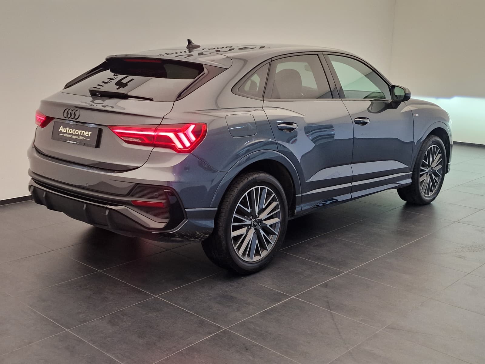 AUDI Q3 Sportback 45 TFSI e S line S-tronic-image-6
