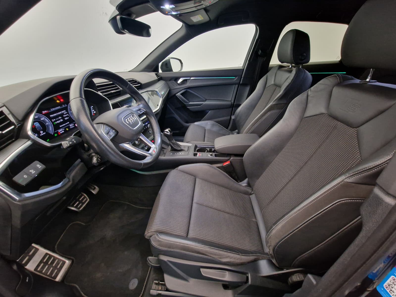 AUDI Q3 Sportback 45 TFSI e S line S-tronic-image-12
