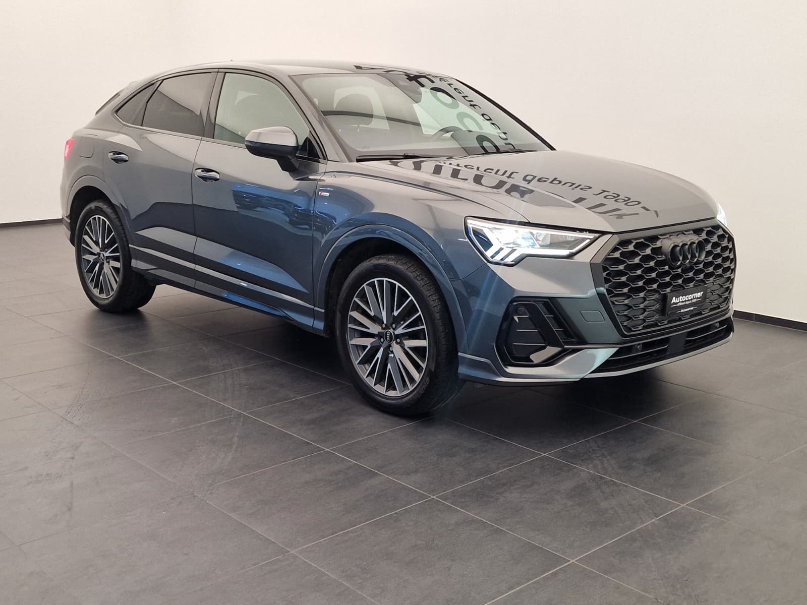 AUDI Q3 Sportback 45 TFSI e S line S-tronic-image-4