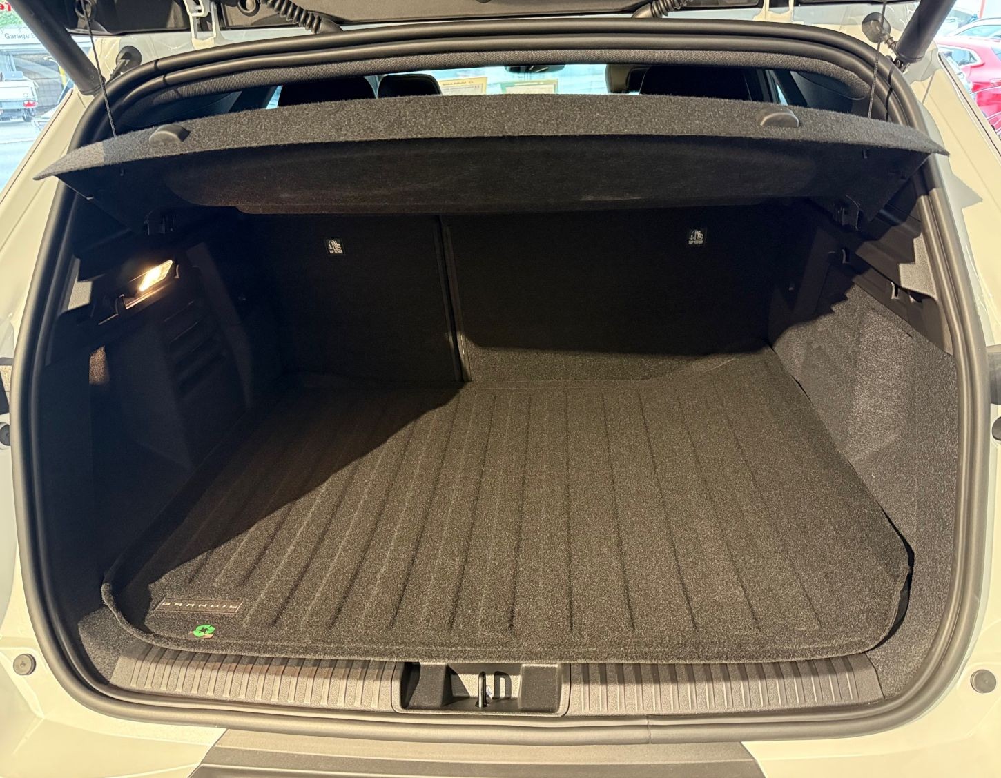 MITSUBISHI Grandis 1.8 HEV Instyle-image-6