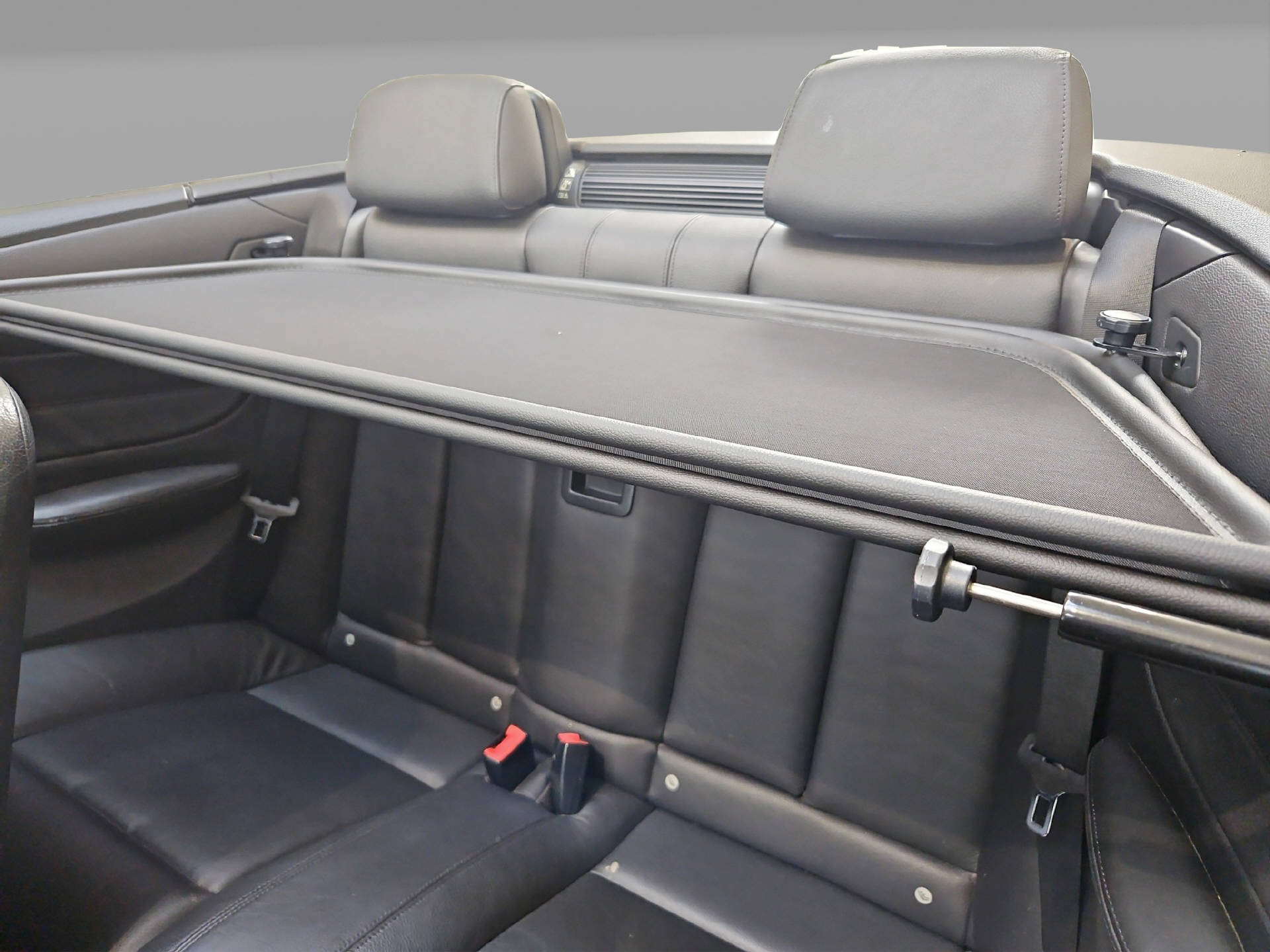BMW 135i Cabrio DSG-image-13