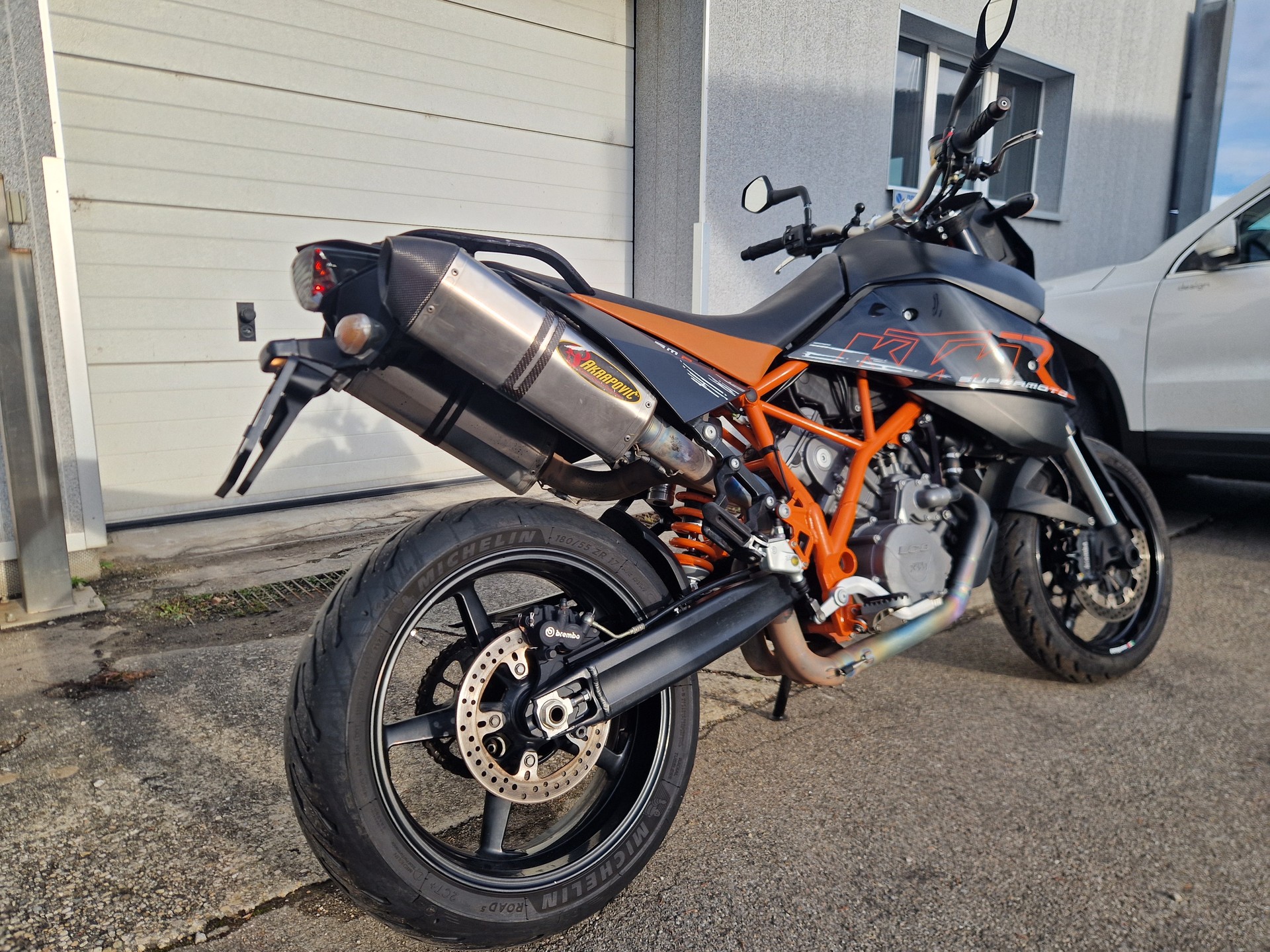 KTM 950 Supermoto R-showroom-element-1