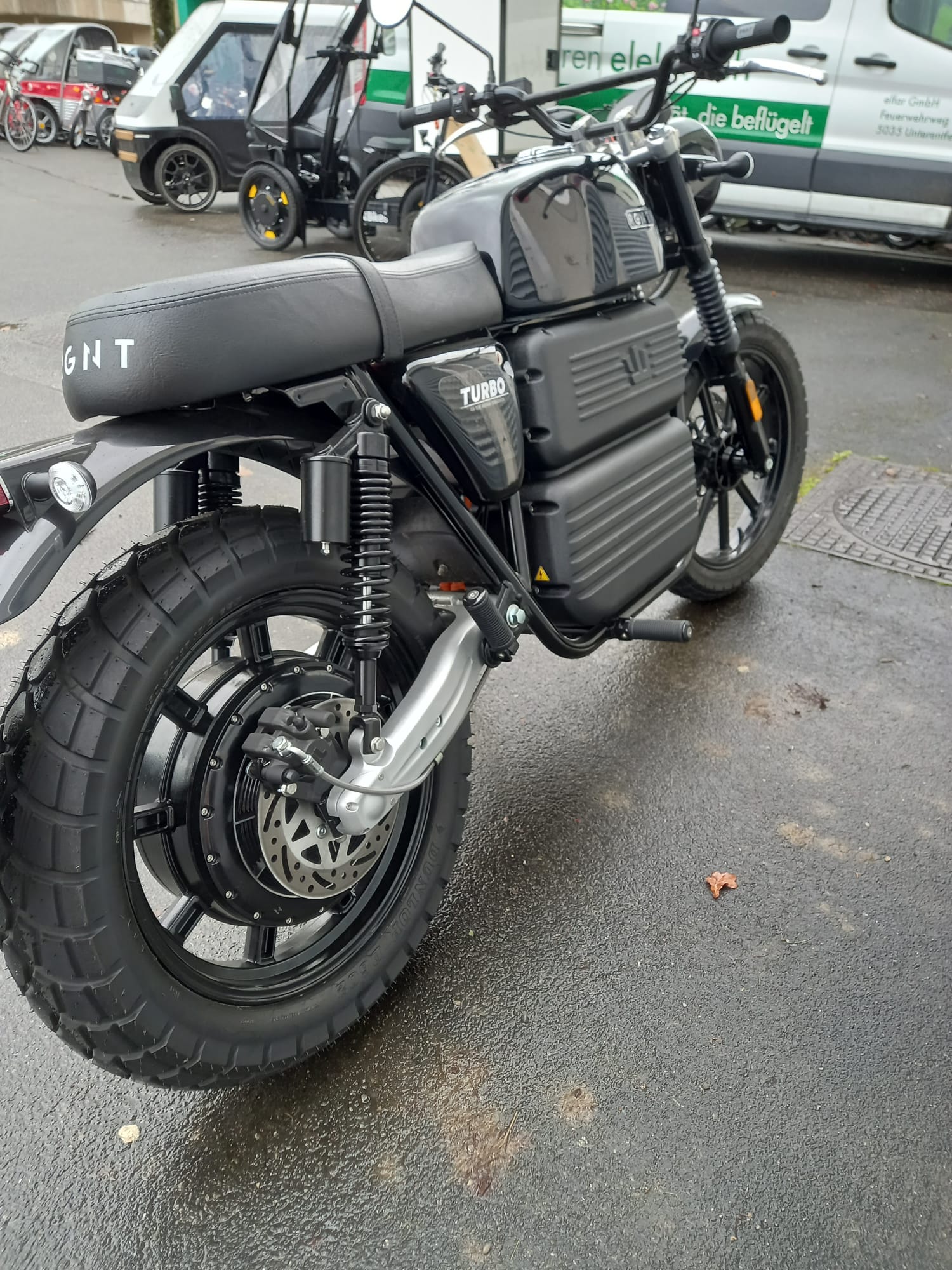 RGNT Turbo Thunder Black 7.2 kWh 4s 0-100-showroom-element-1