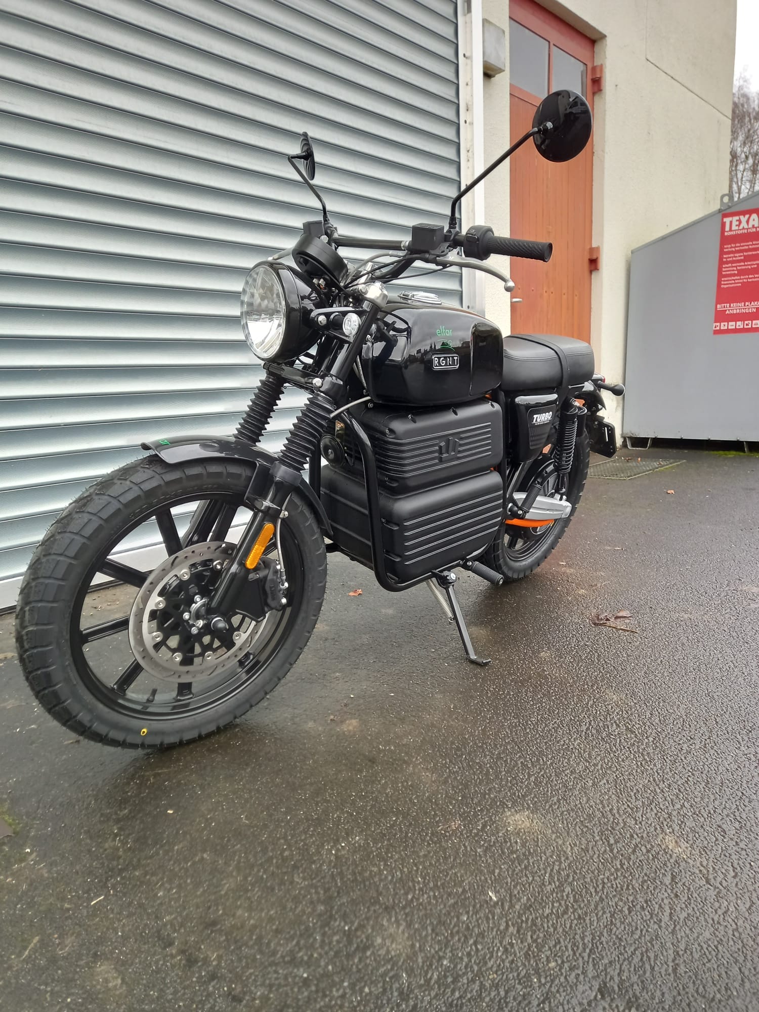 RGNT Turbo Thunder Black 7.2 kWh 4s 0-100