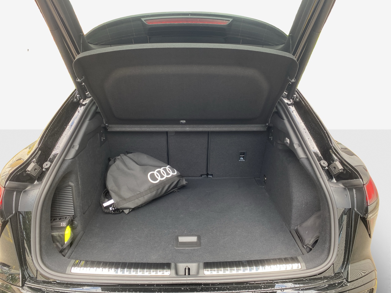 AUDI Q3 Sportback e-hybrid 200 kW S tronig-image-12