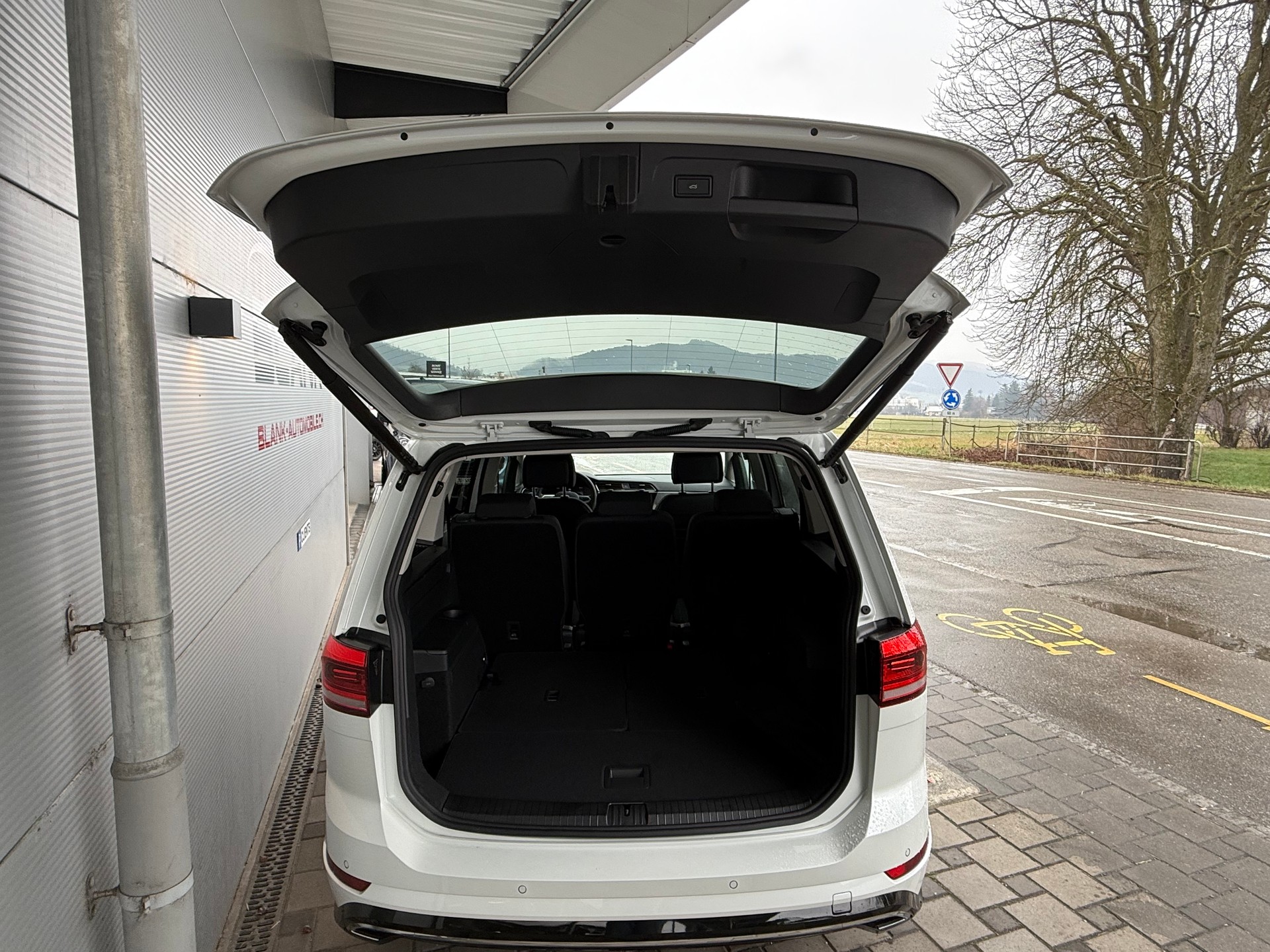 VW Touran 1.5 TSI EVO Comfortline DSG / VENDUE VERKAUFT-image-5