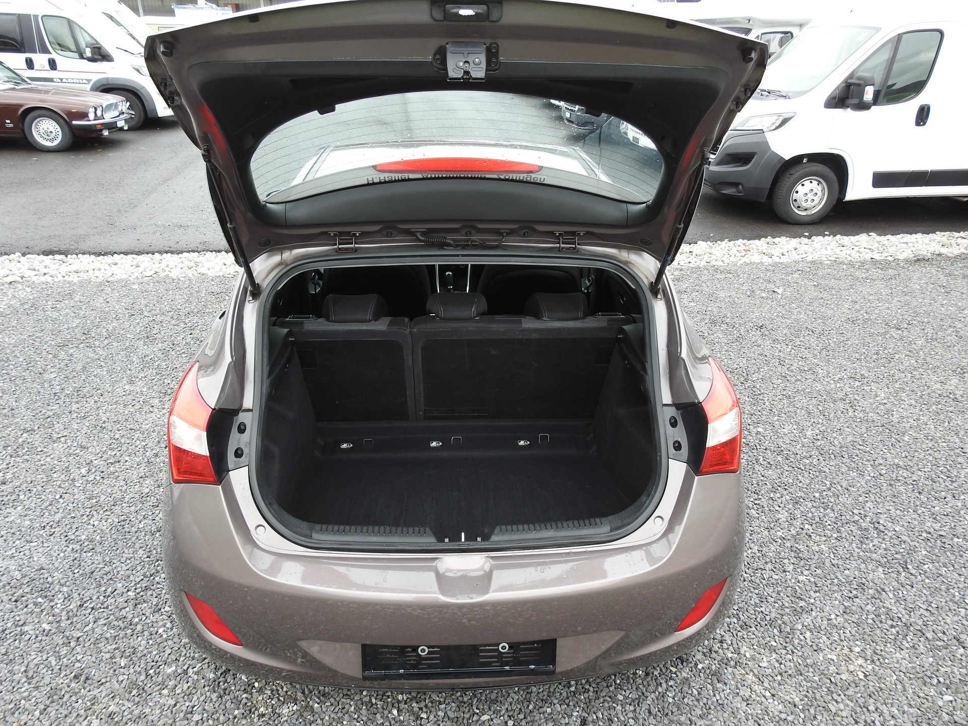 HYUNDAI i30 1.4 Comfort-image-10