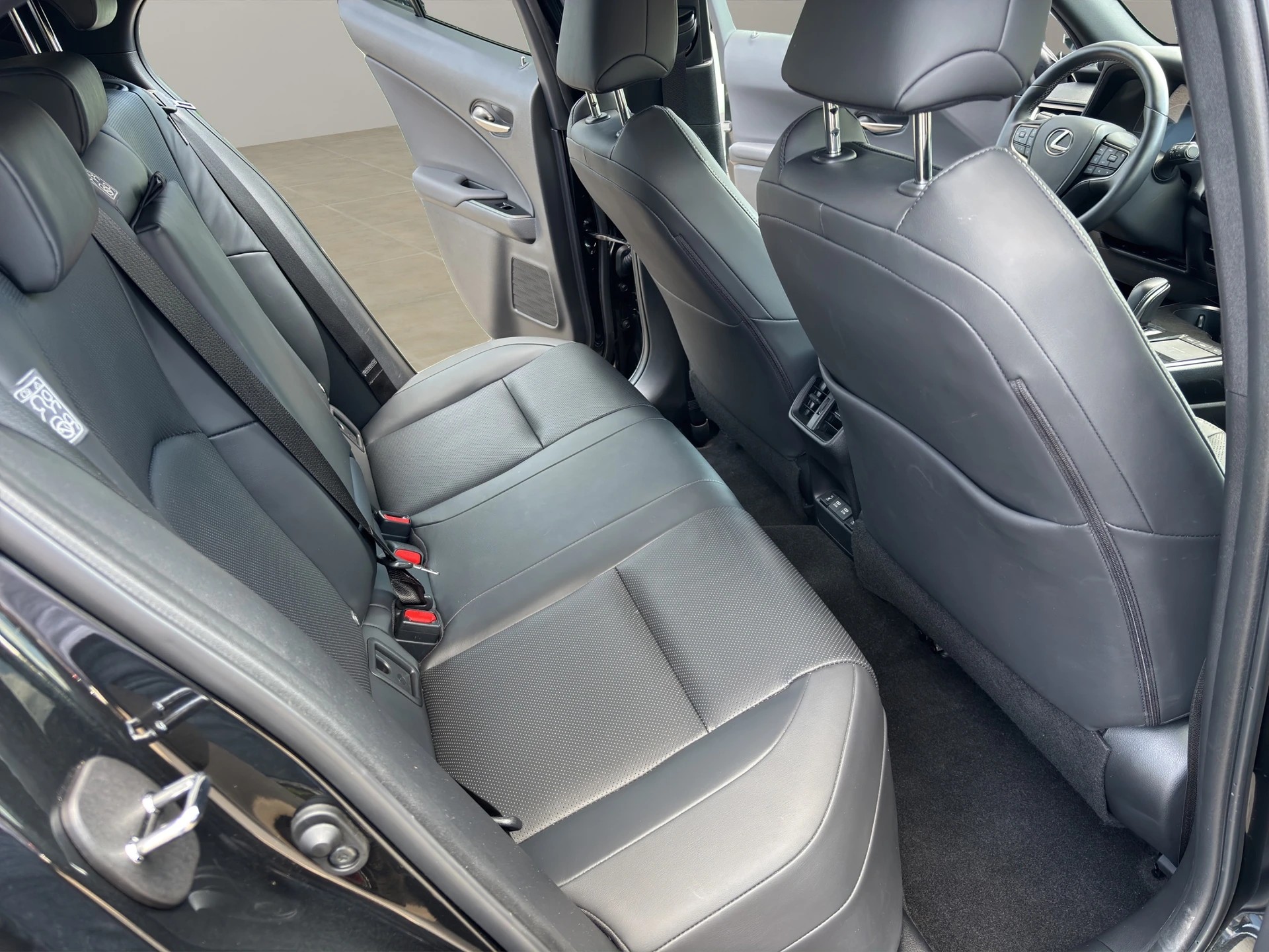 LEXUS UX 300e Excellence Automatic-image-21