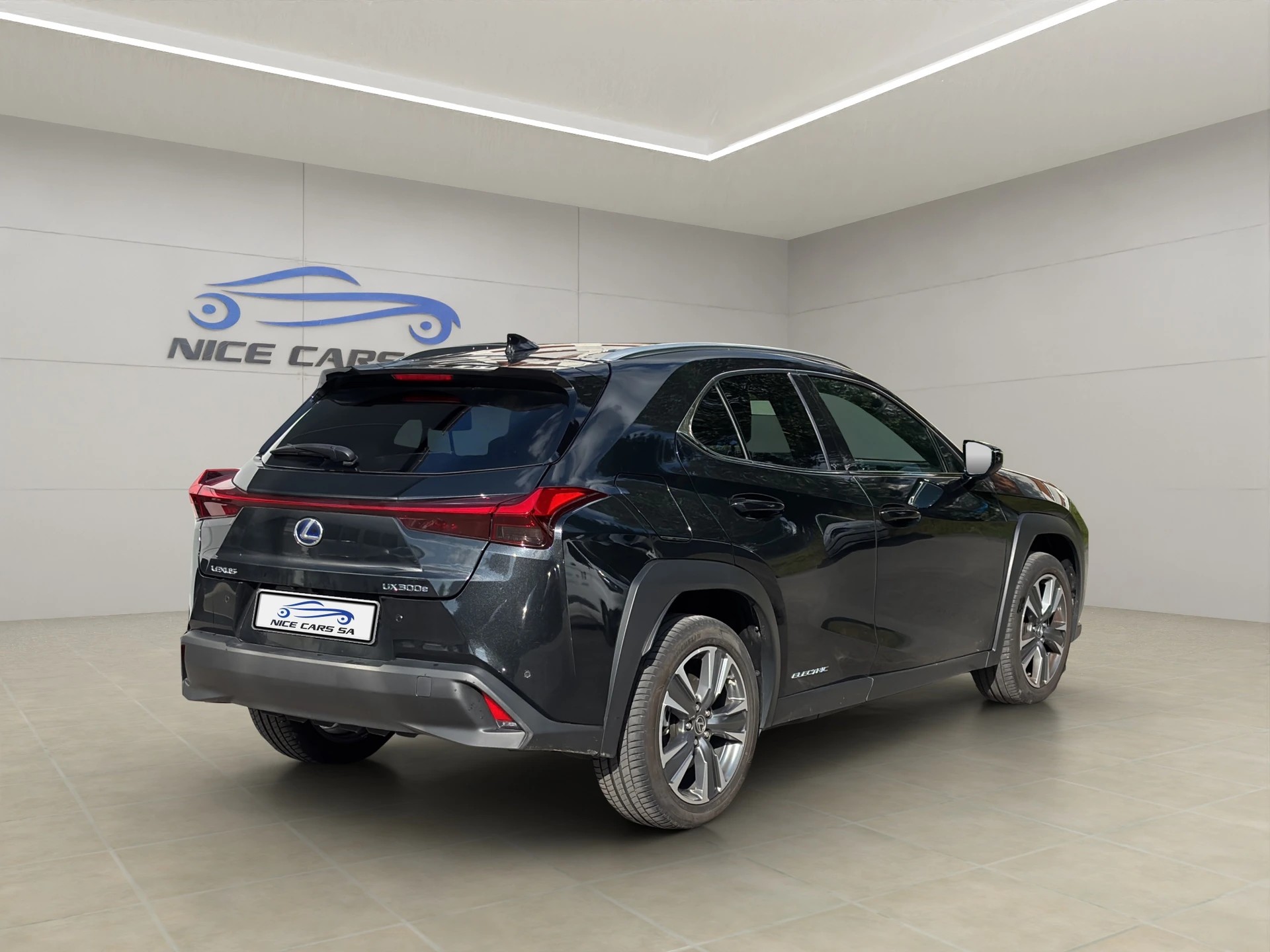 LEXUS UX 300e Excellence Automatic-image-5