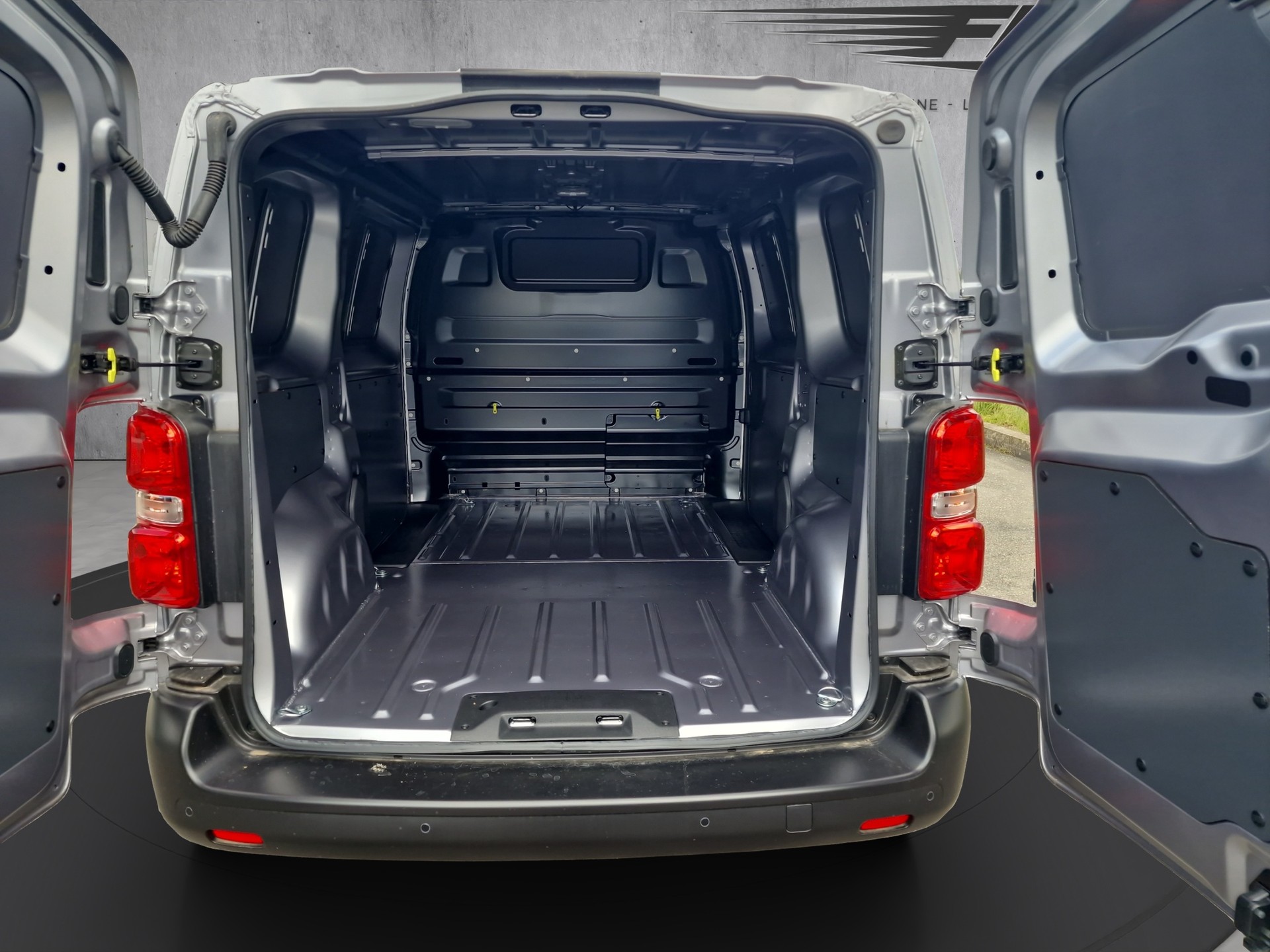 FIAT E-Scudo fourg. L2 75 kWh Swiss Edition-image-12