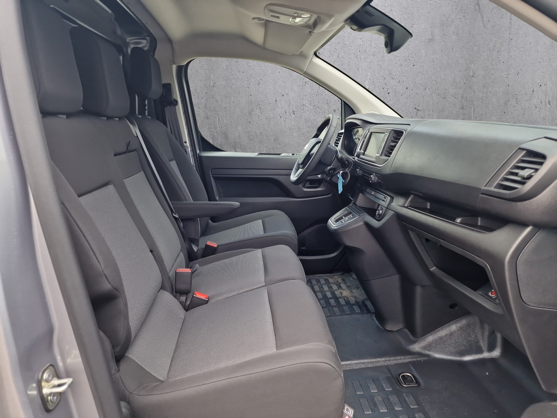 FIAT E-Scudo fourg. L2 75 kWh Swiss Edition-image-10