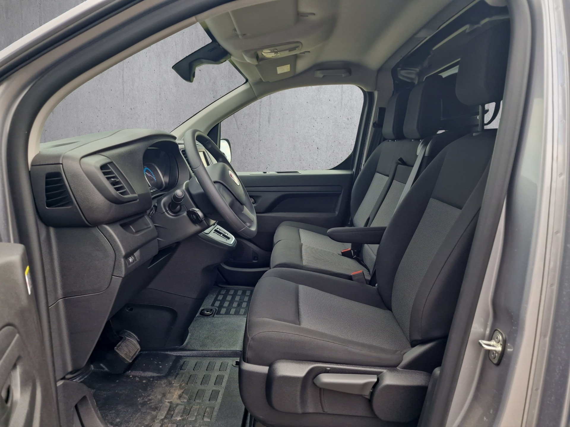 FIAT E-Scudo fourg. L2 75 kWh Swiss Edition-image-6