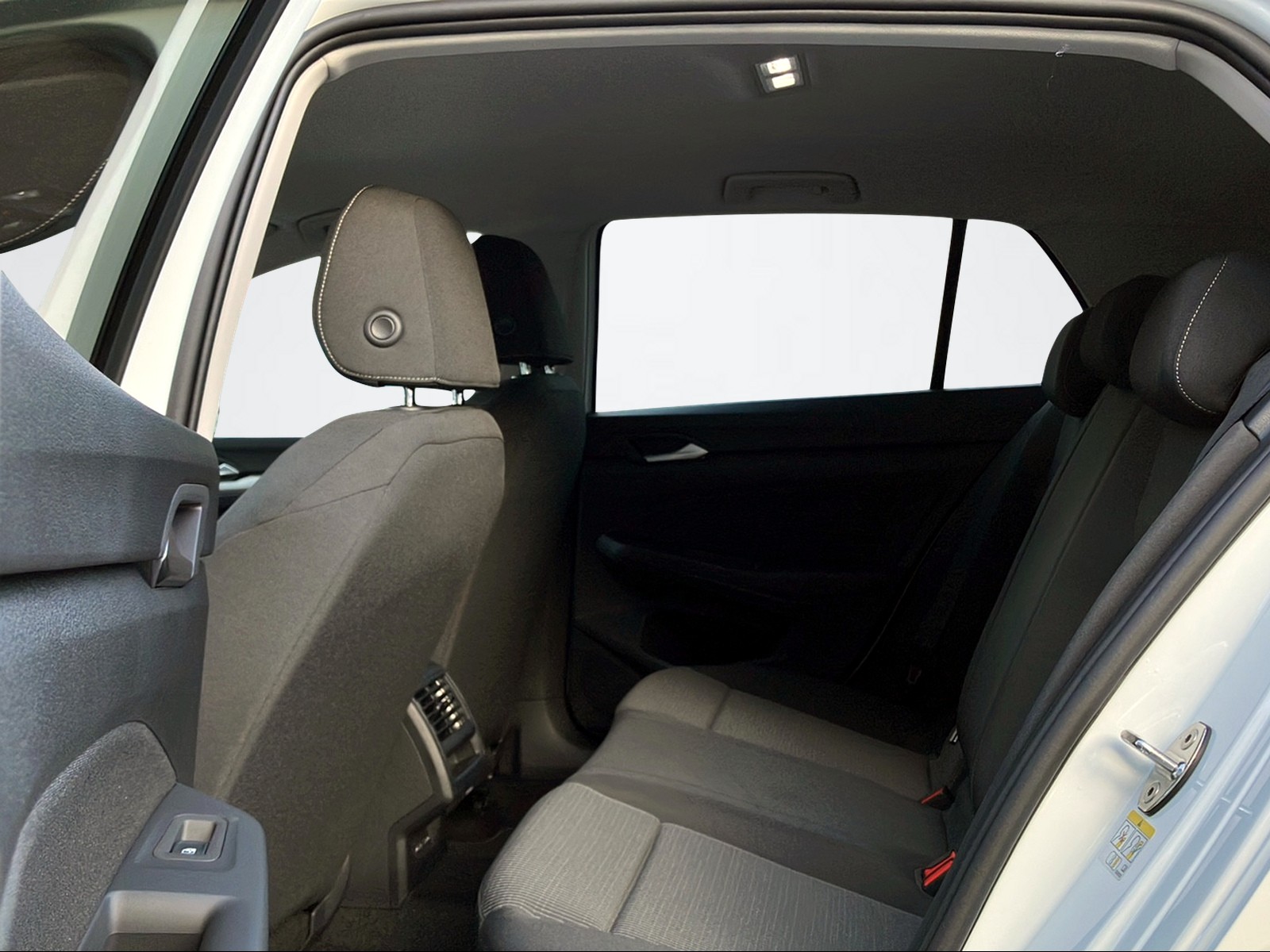 VW Golf BA 1.5eTSI 115PS 1500ccm 115PS/85kW 4 Zylinder eTSI Benzin / mHEV-image-11