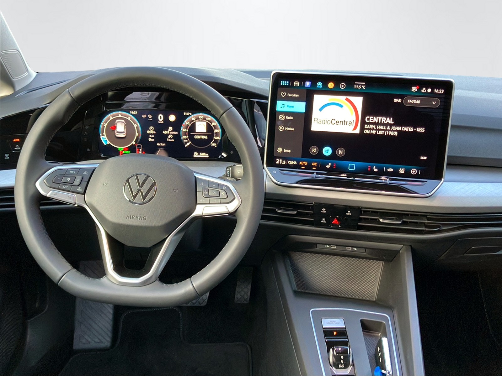 VW Golf VIII 1.5 eTSI DSG-image-9