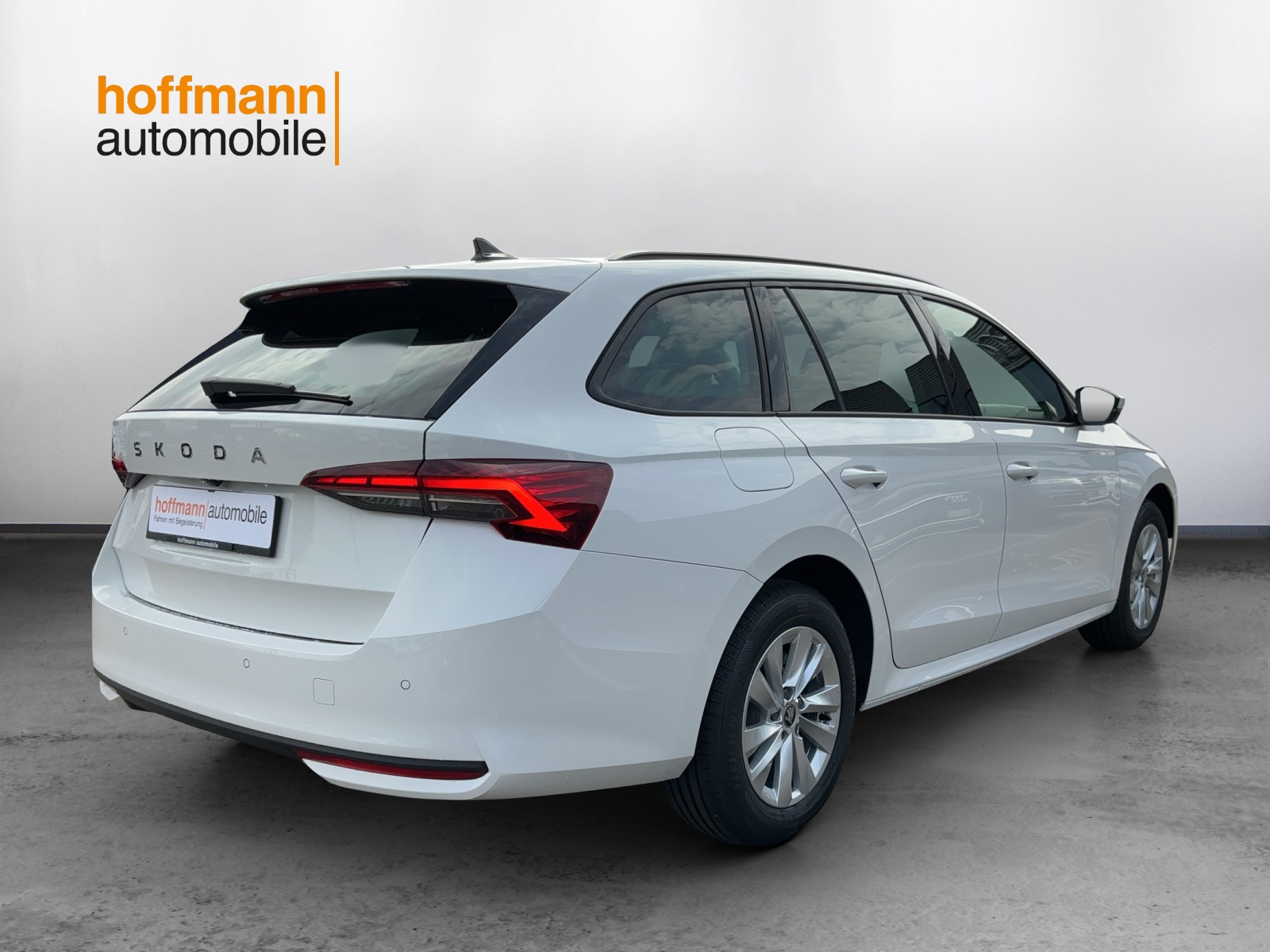 SKODA Octavia Combi 2.0 TDI DSG Selection-image-3
